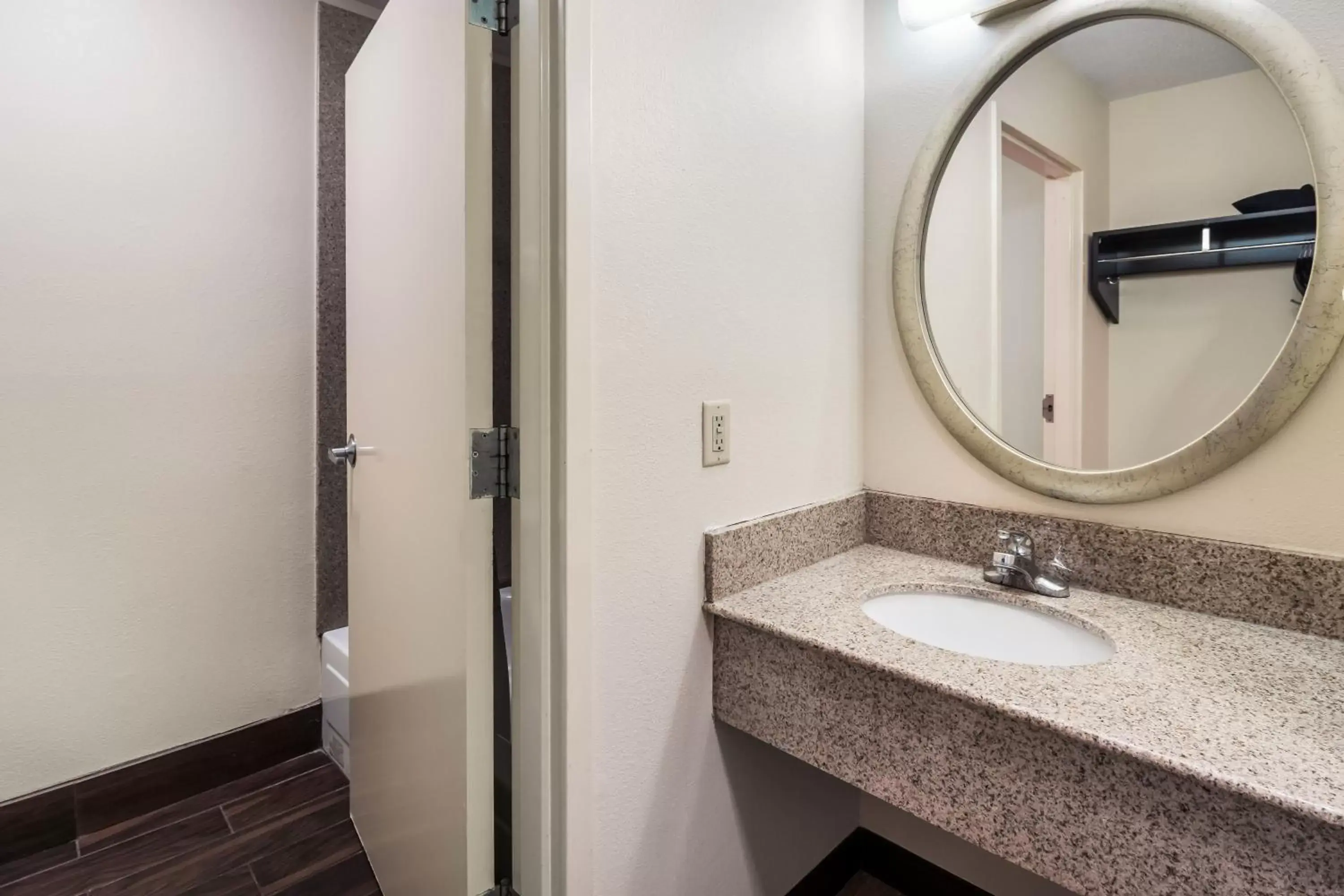 Bathroom in Red Roof Inn Murfreesboro