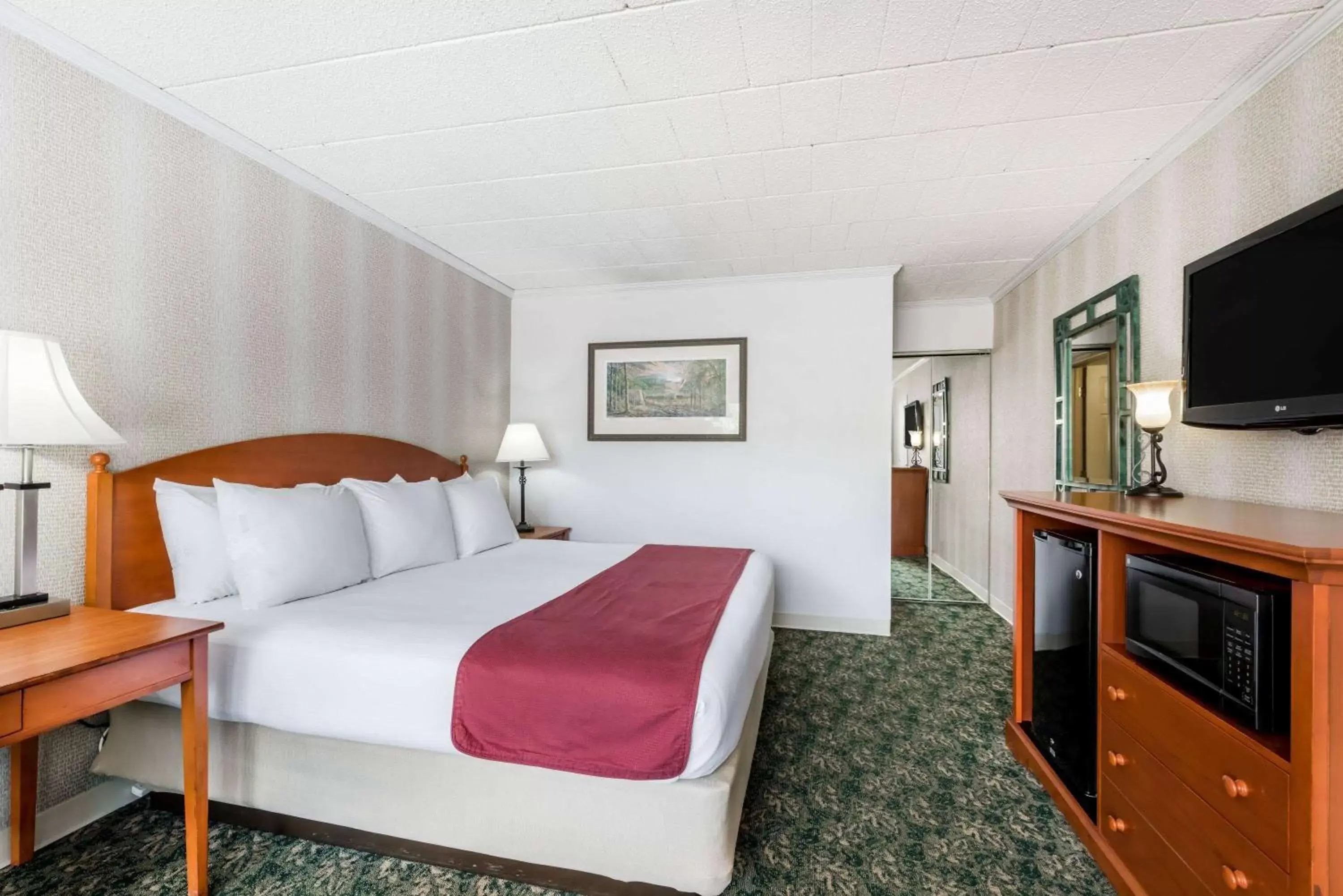 Photo of the whole room, Bed in Ramada by Wyndham State College Hotel & Conference Center
