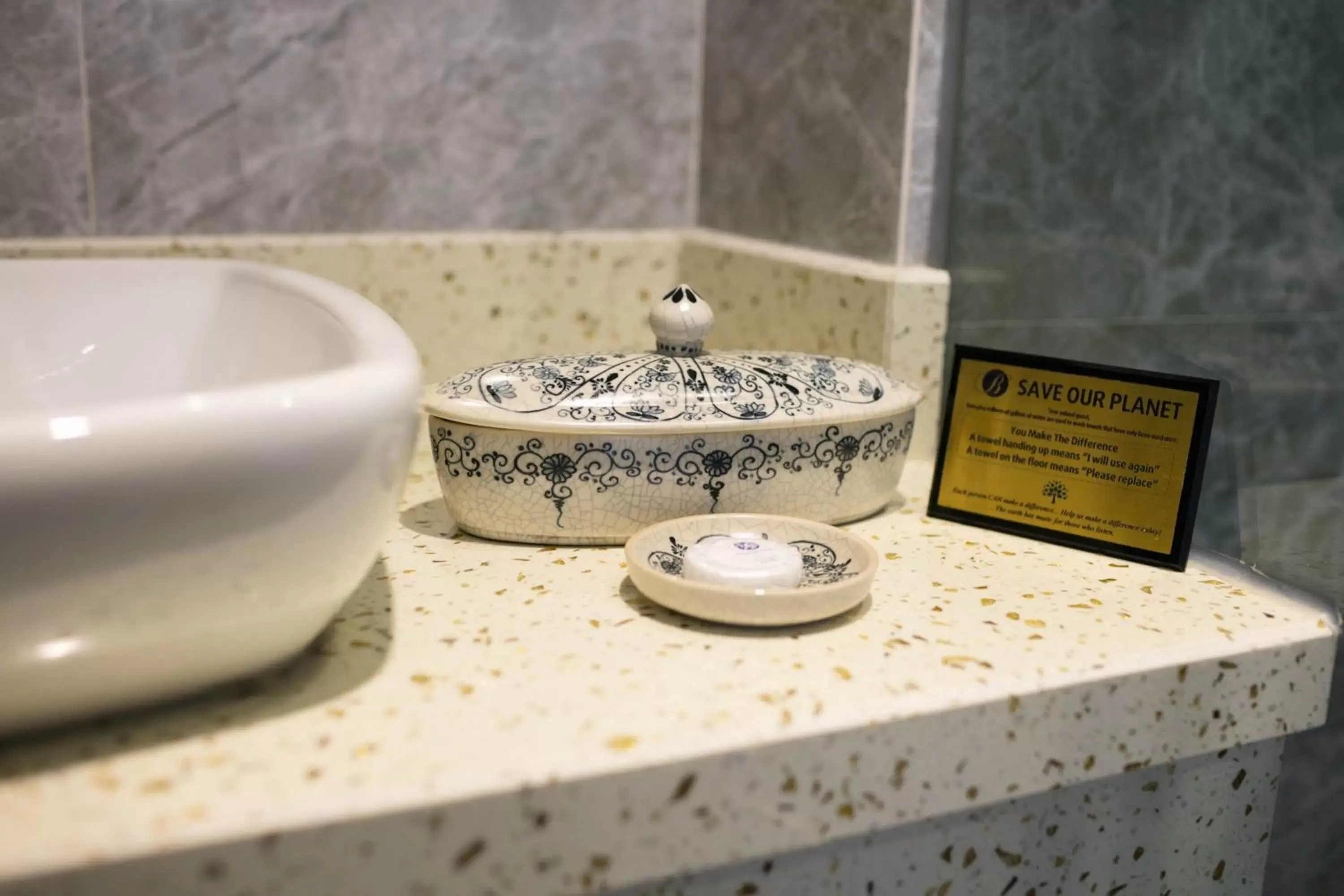 Bathroom in Bonsella Hotel