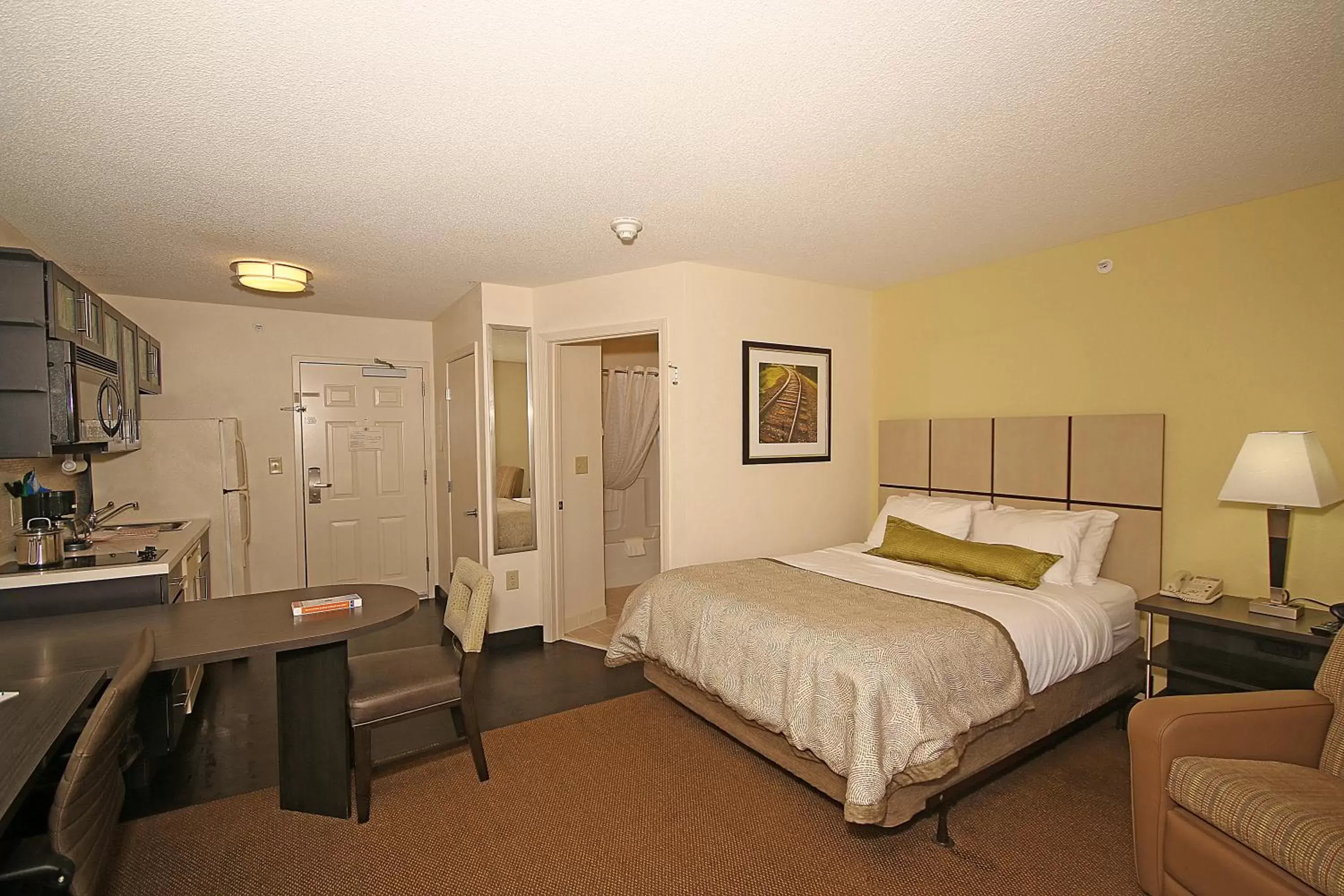 Photo of the whole room, Bed in Candlewood Suites Newport News-Yorktown, an IHG Hotel