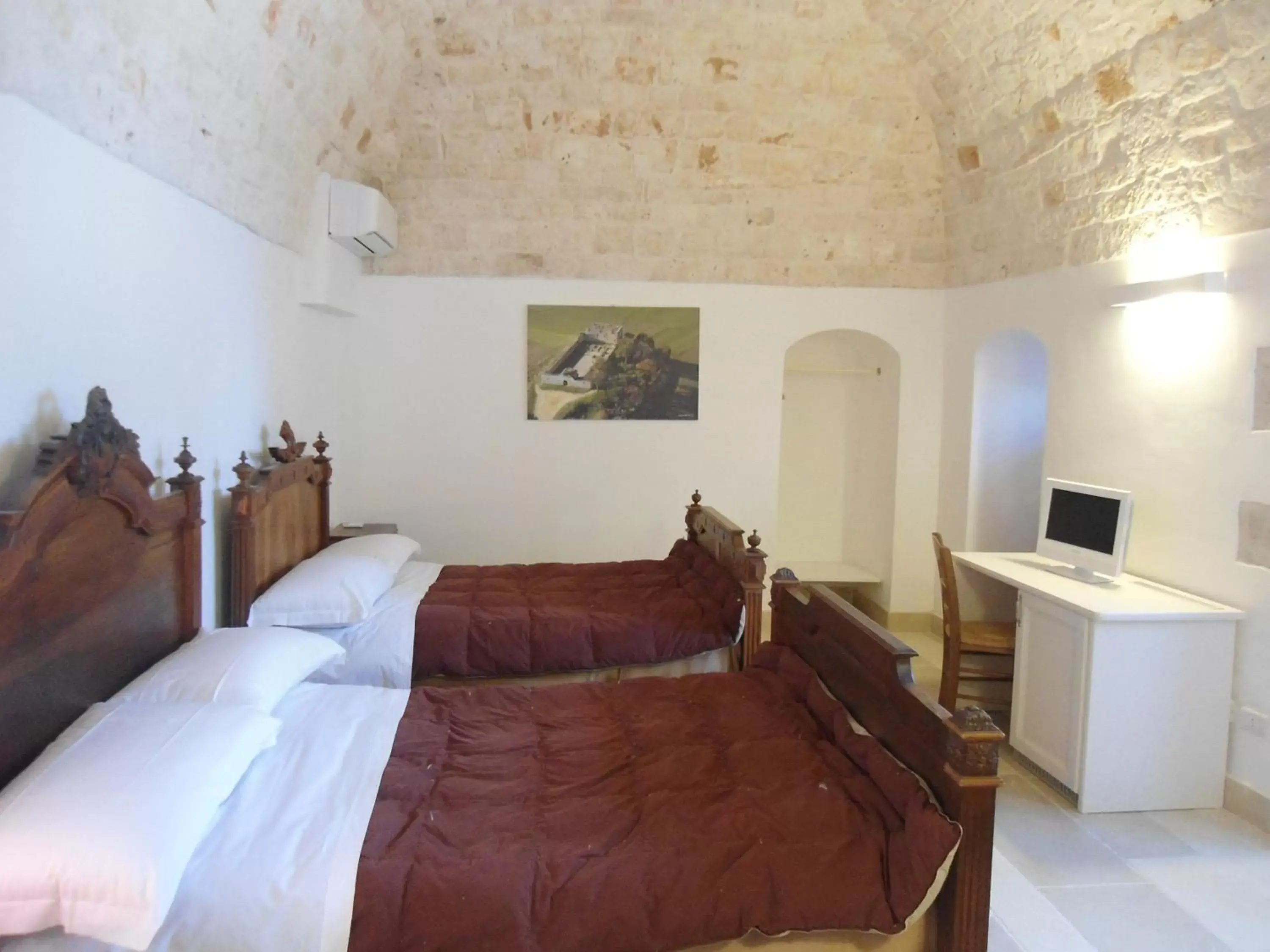 Photo of the whole room, Bed in Parco dei Manieri