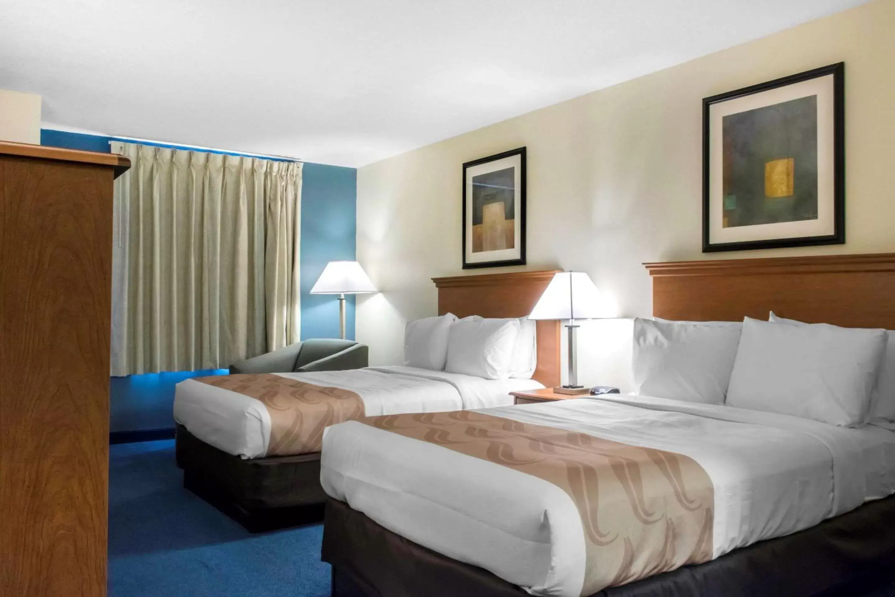 Photo of the whole room, Bed in Days Inn by Wyndham Penn State