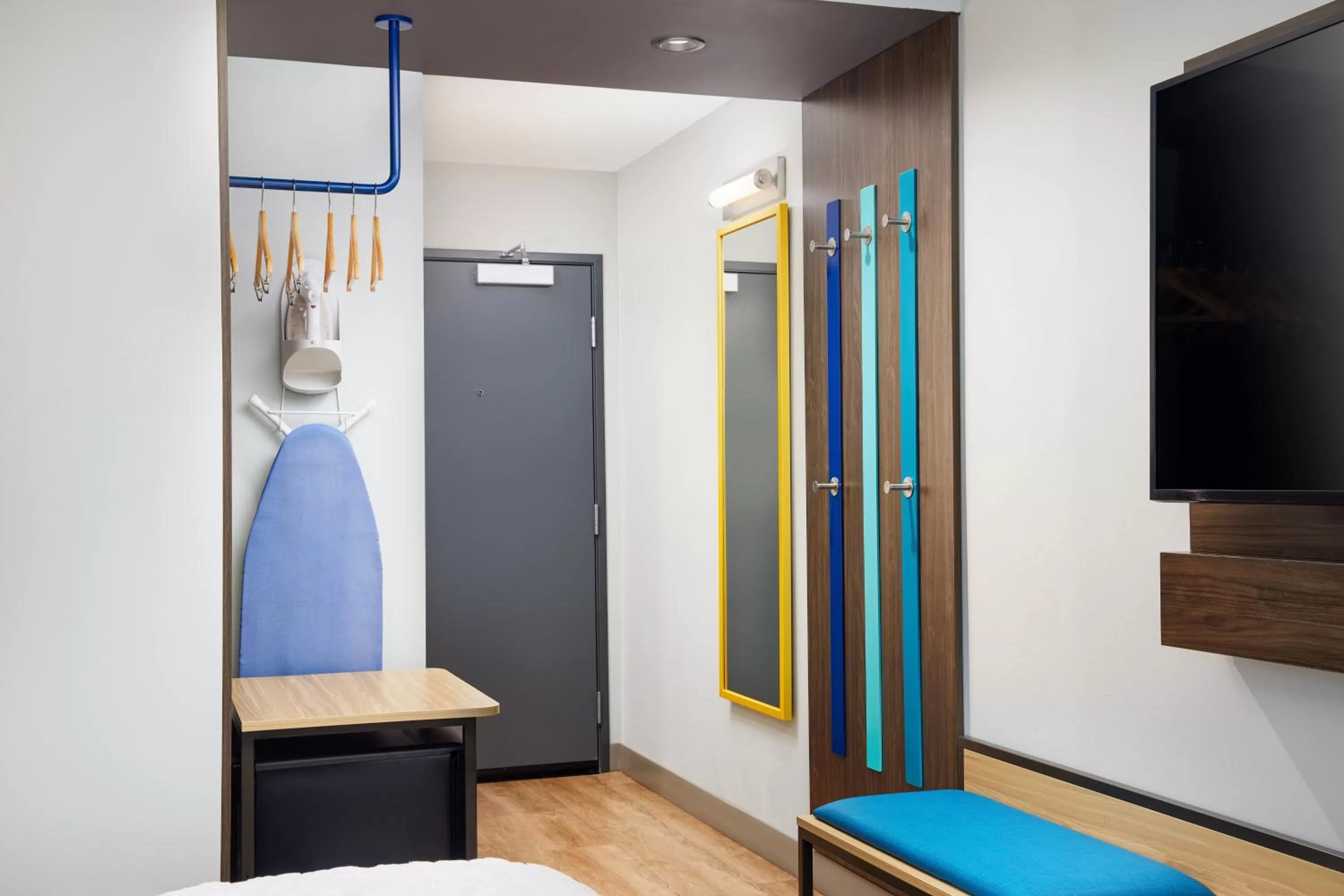 wardrobe in Tru By Hilton Charleston Airport