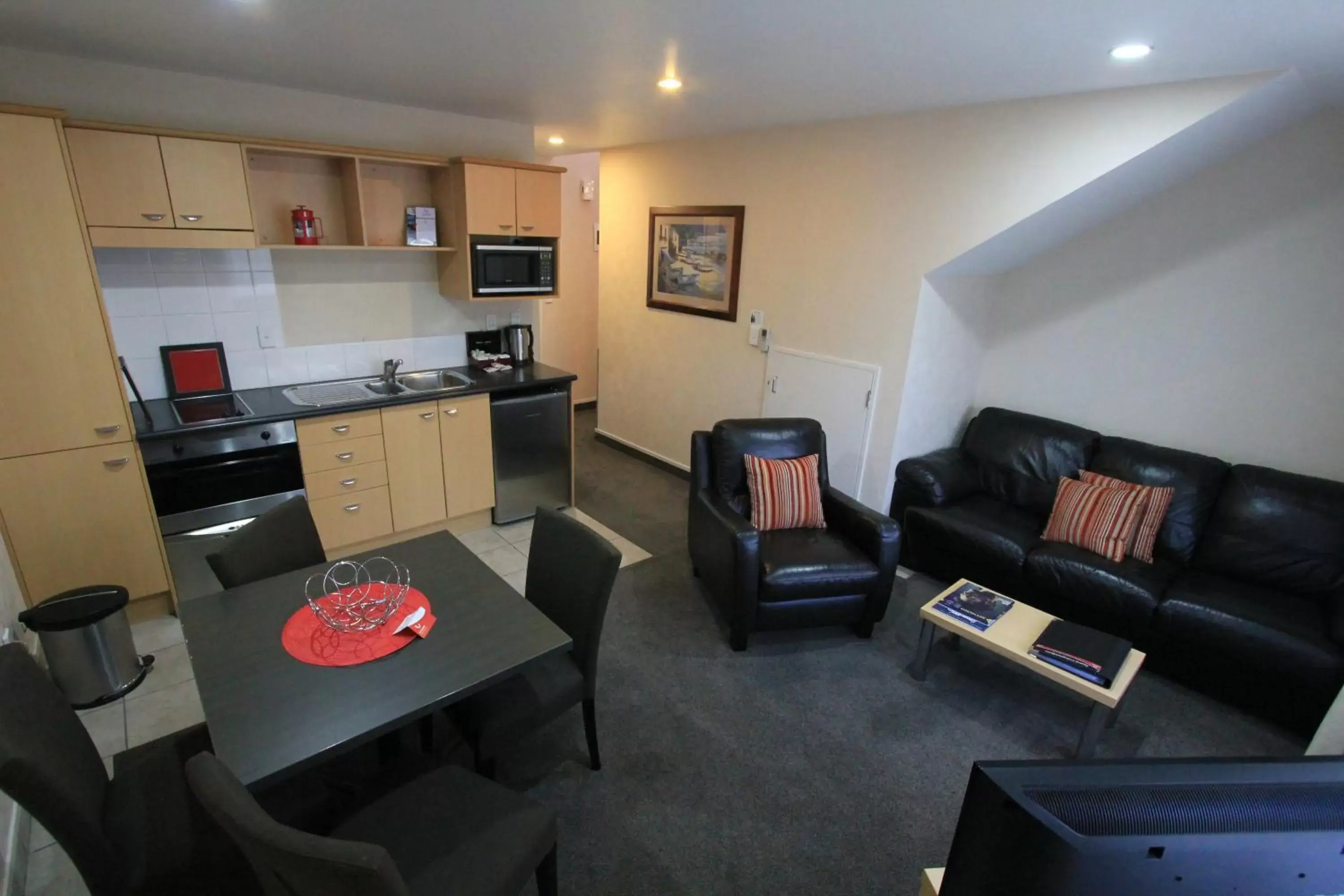 Kitchen or kitchenette, Seating Area in Voyager Apartments Taupo