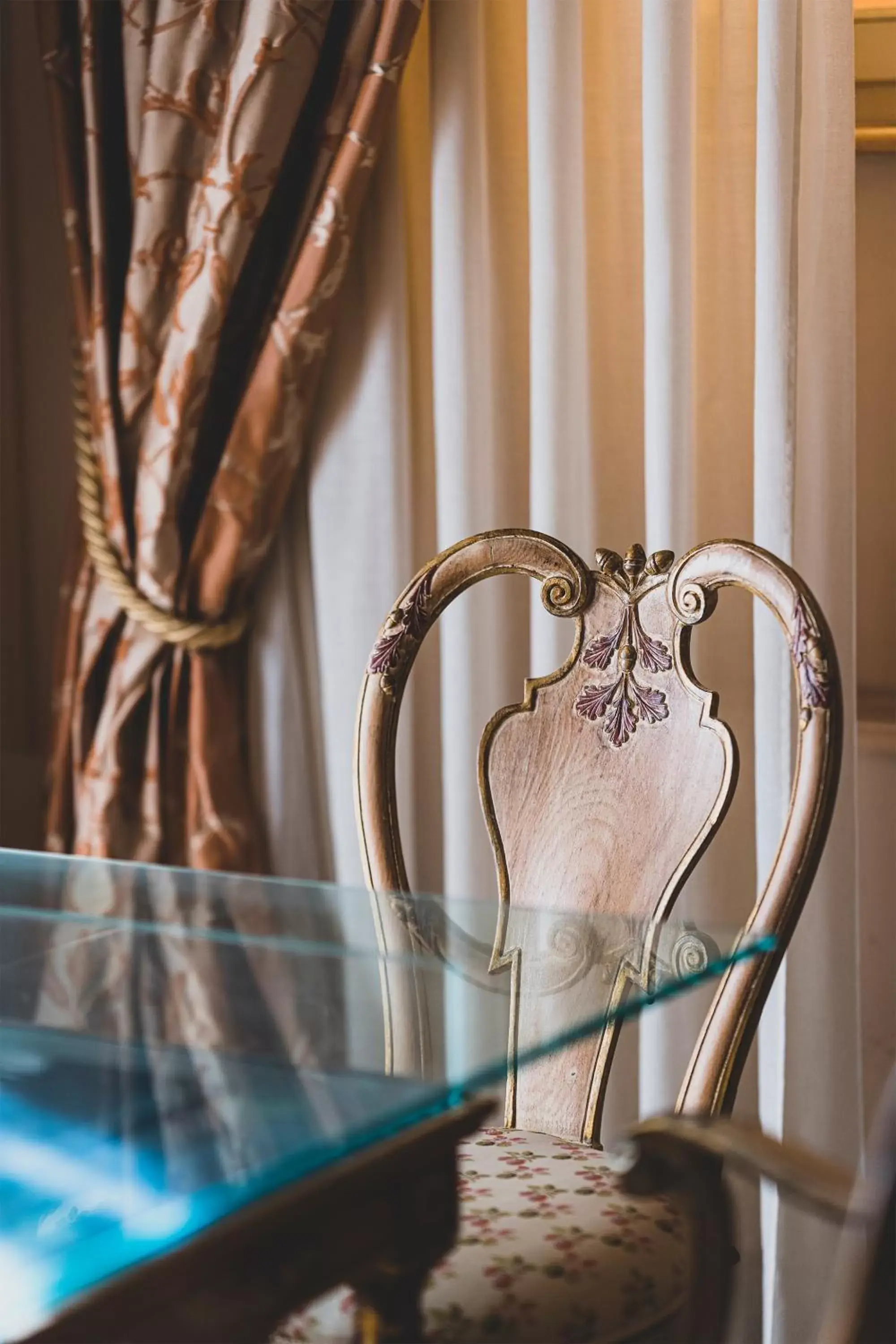 Decorative detail, Dining Area in Dimora Villa Ricci - Only Bed