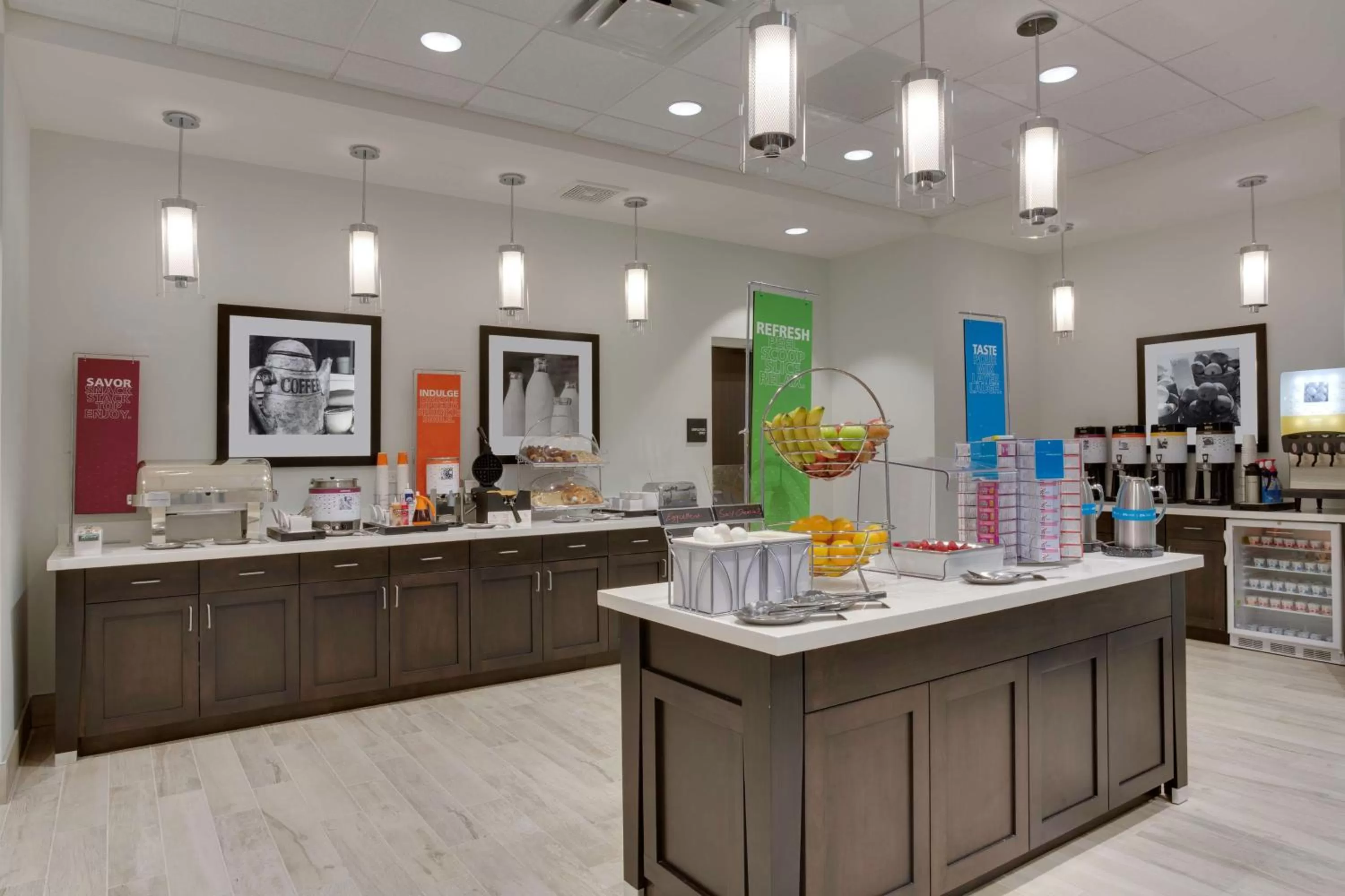 Dining area in Hampton Inn Fort Lauderdale Pompano Beach