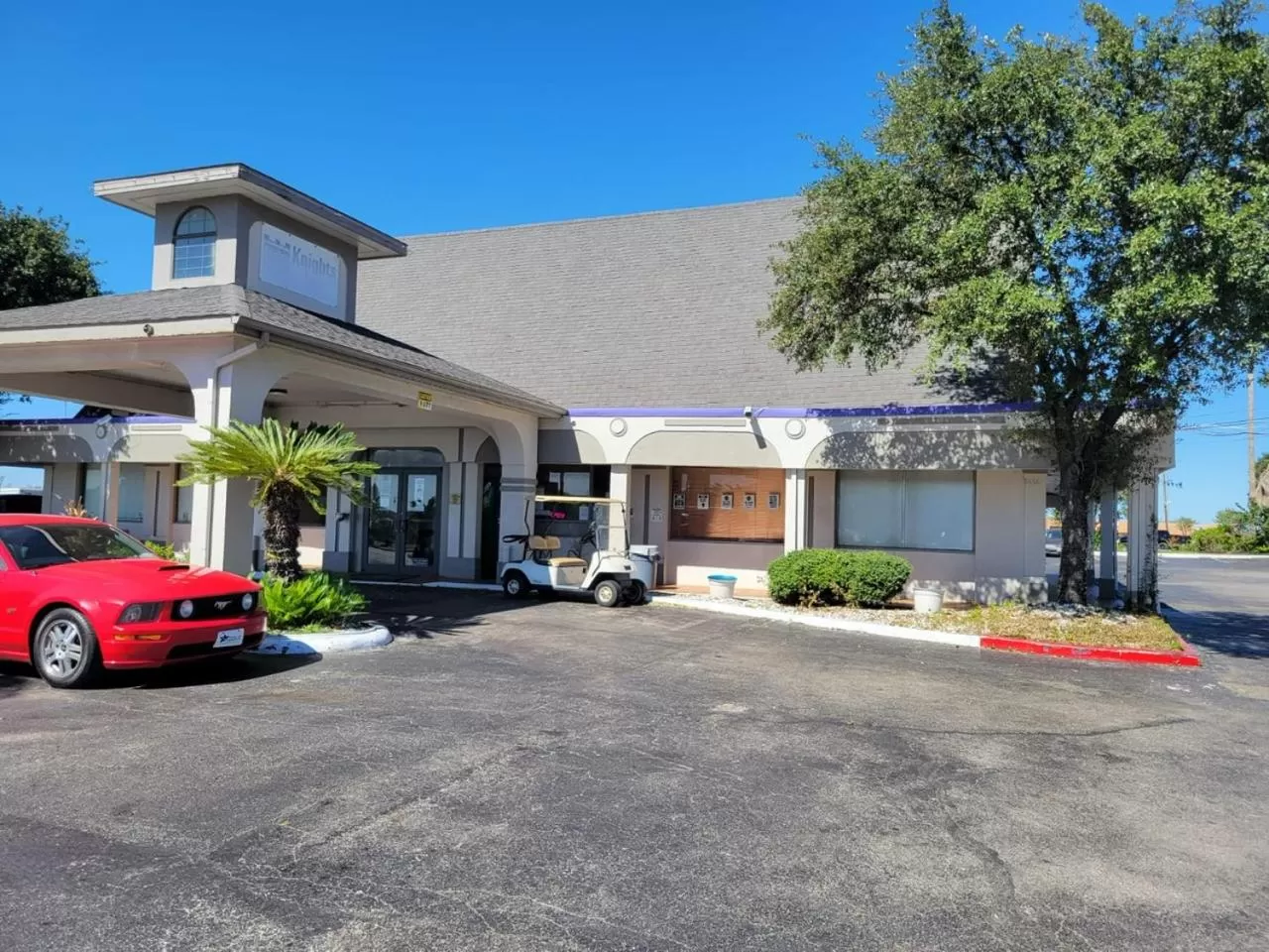 Property building in Knights Inn San Antonio near Frost Bank Center