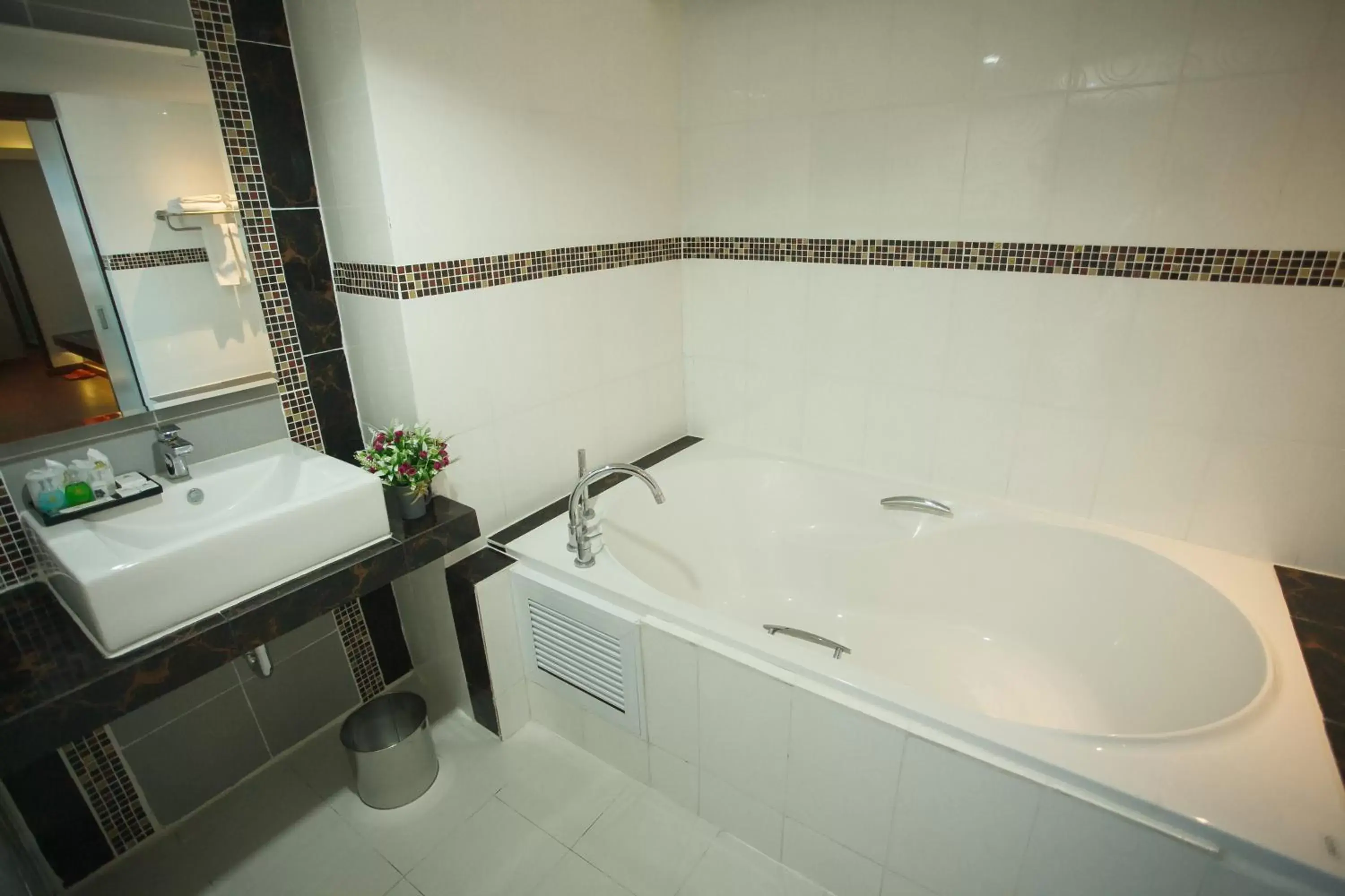 Bath, Bathroom in Grand Pink Hotel Hatyai