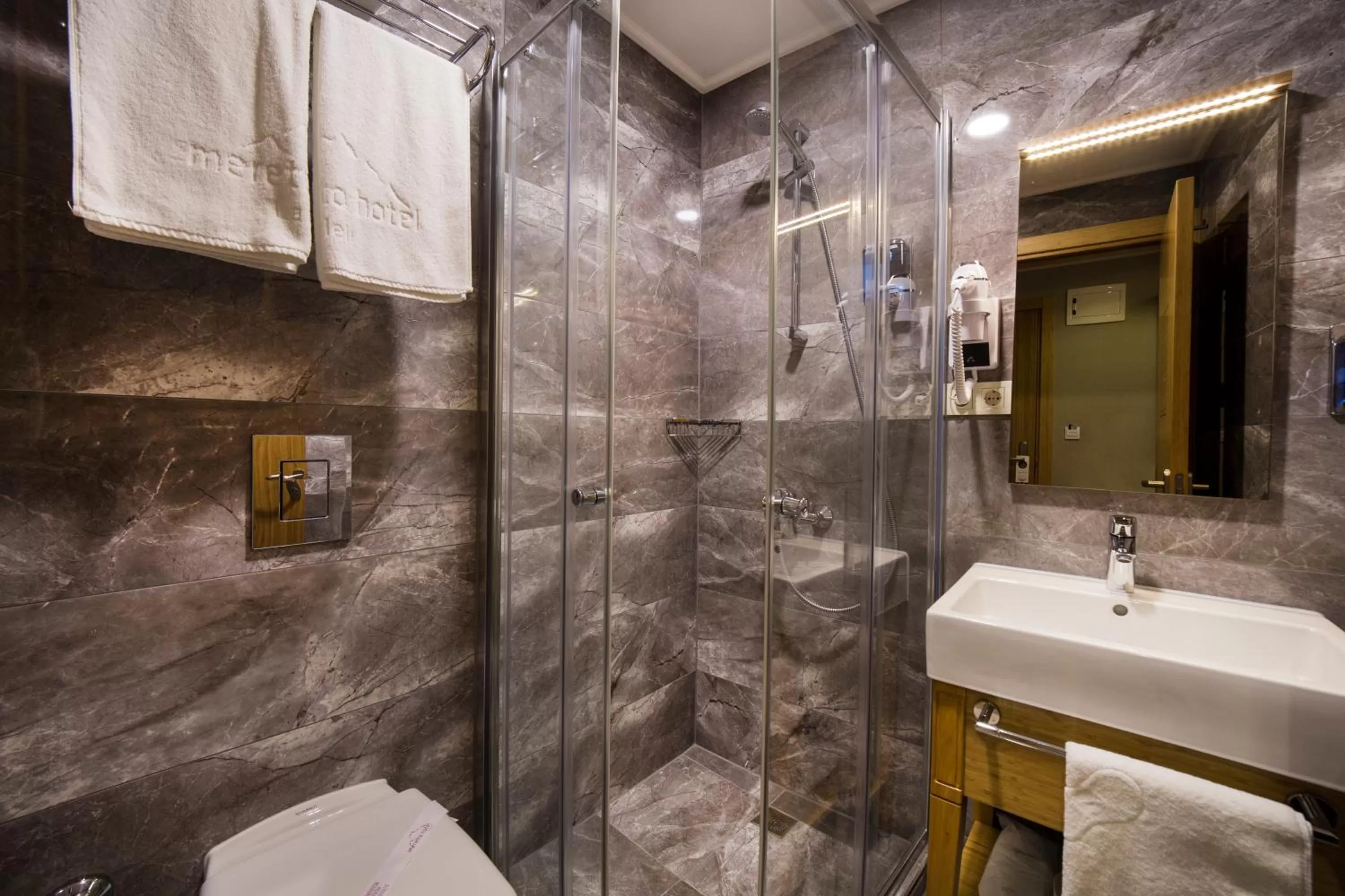 Shower in Meretto Hotel LALELİ