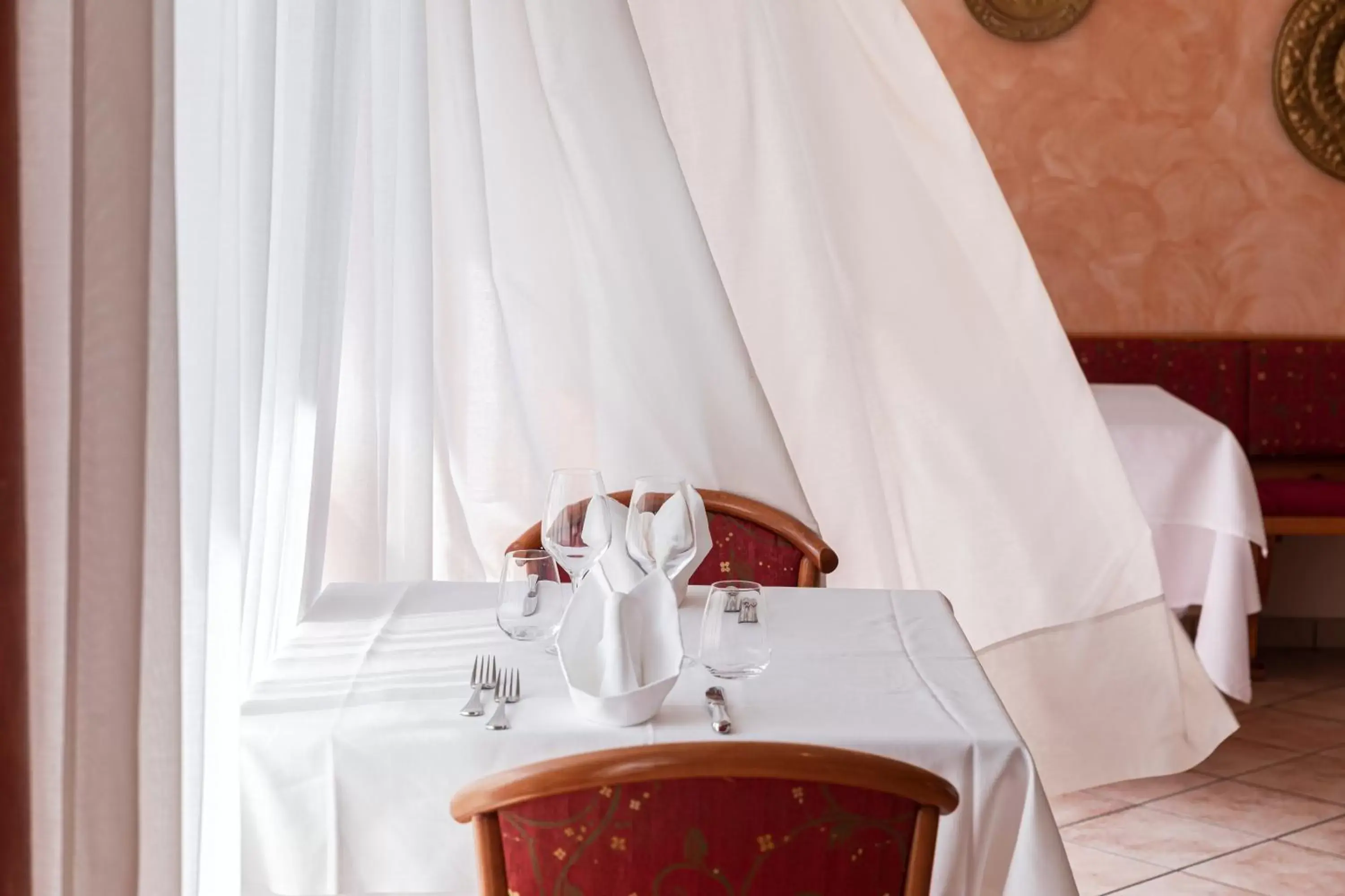 Dining area, Bathroom in Hotel Romantic