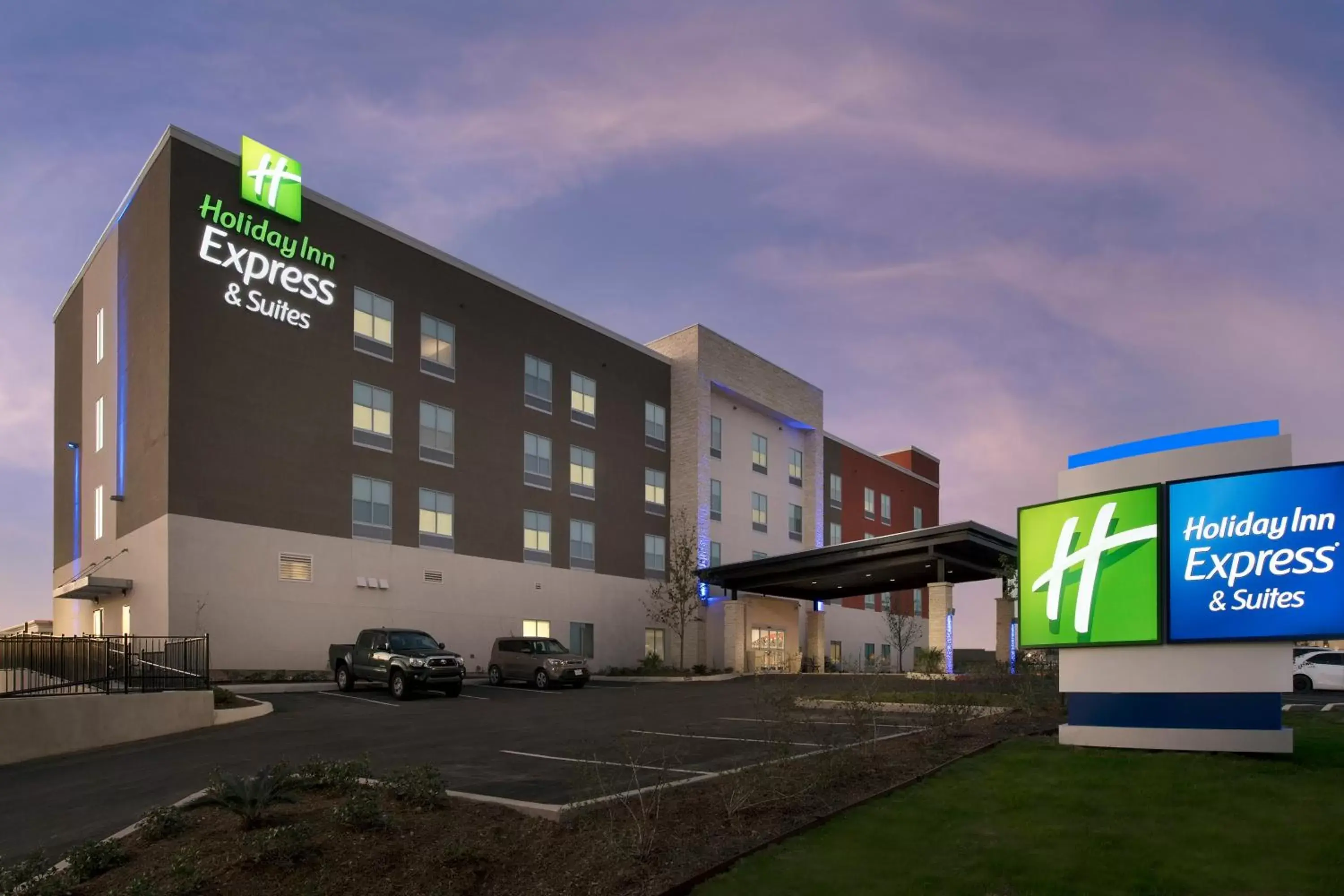 Property Building in Holiday Inn Express & Suites San Antonio North-Windcrest, an IHG Hotel