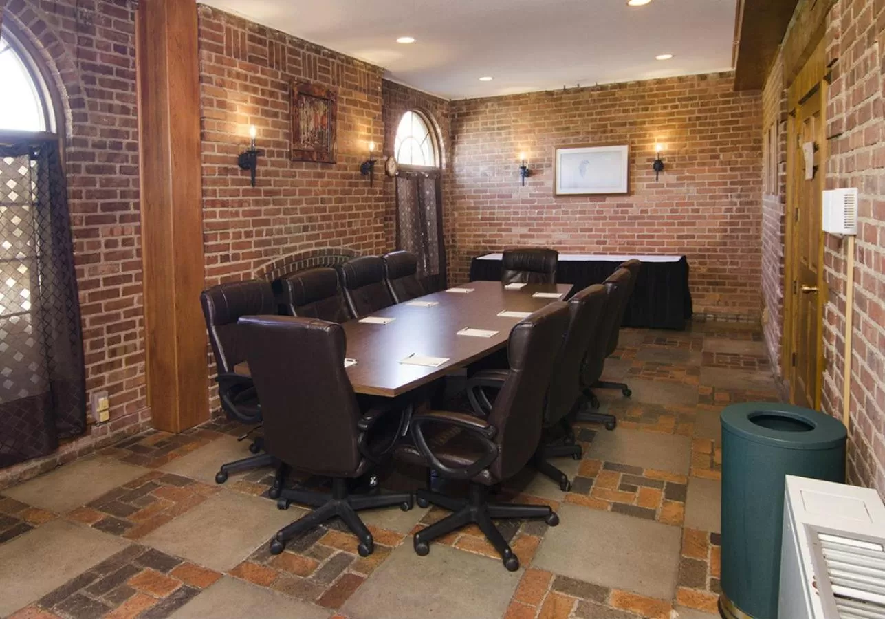 Banquet/Function facilities in Potawatomi Inn & Cabins