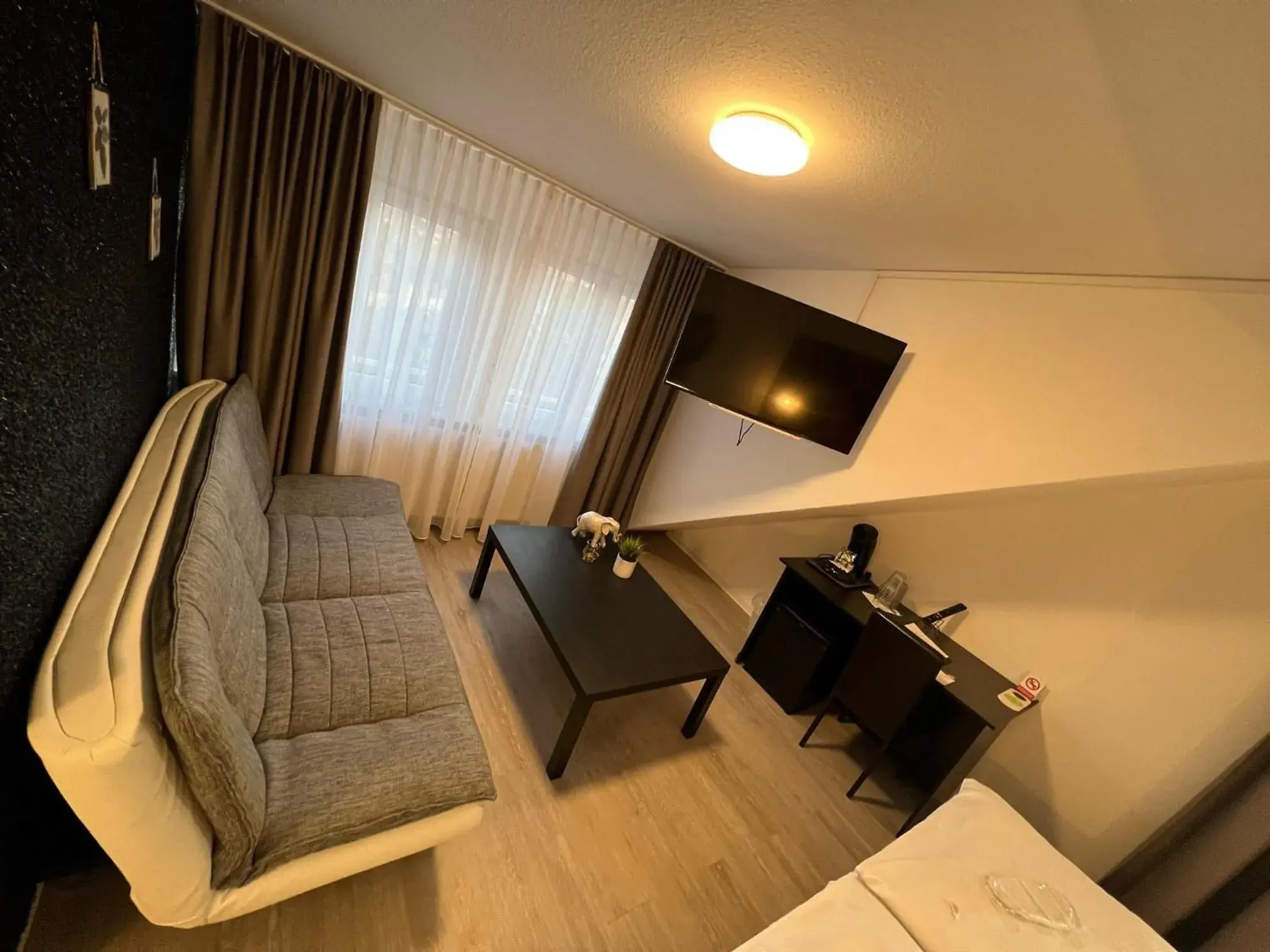 Seating area, TV/Entertainment Center in Hotel Bitzer Superior Backnang City