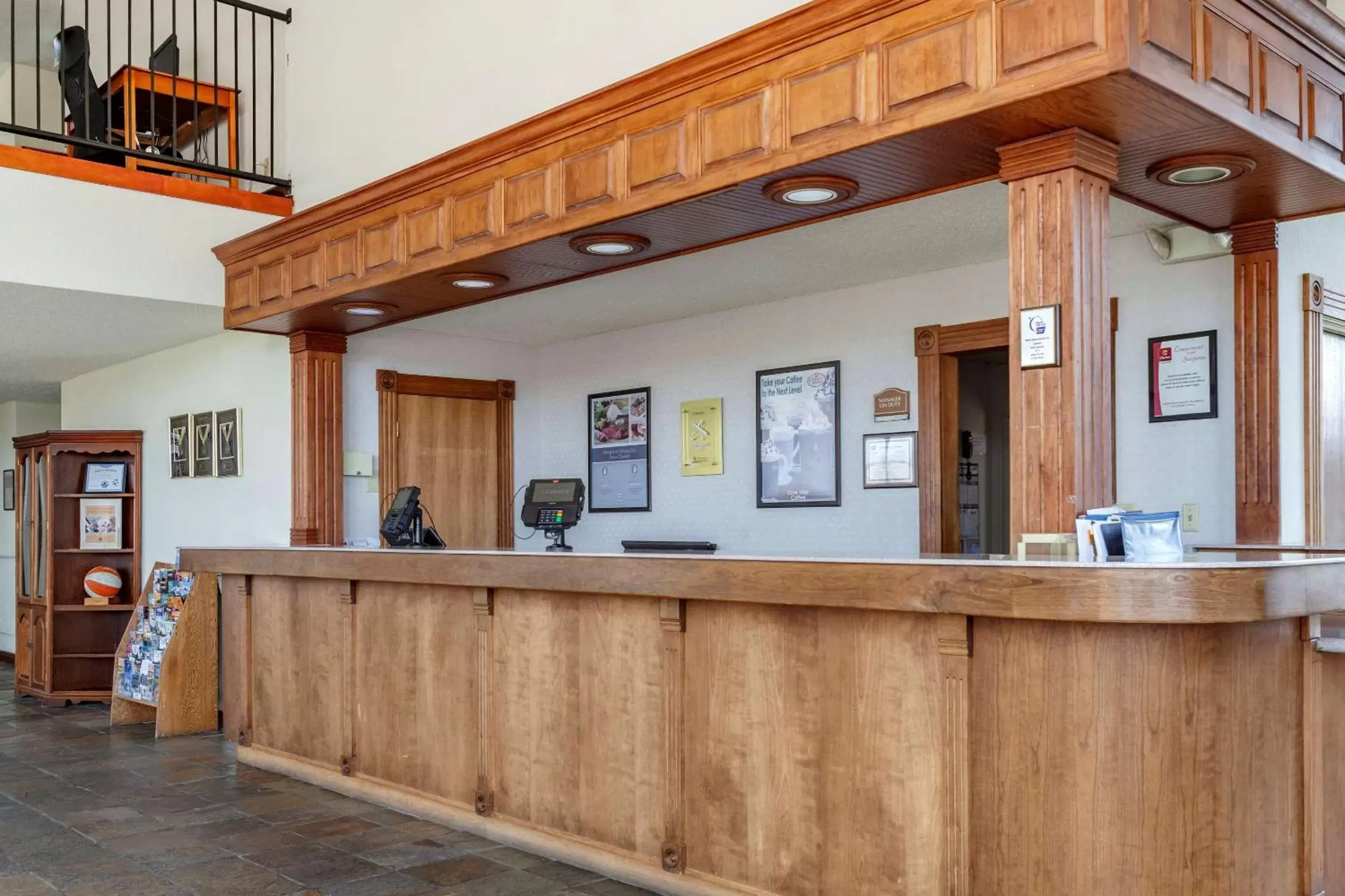 Lobby or reception, Lobby/Reception in Clarion Inn Ontario