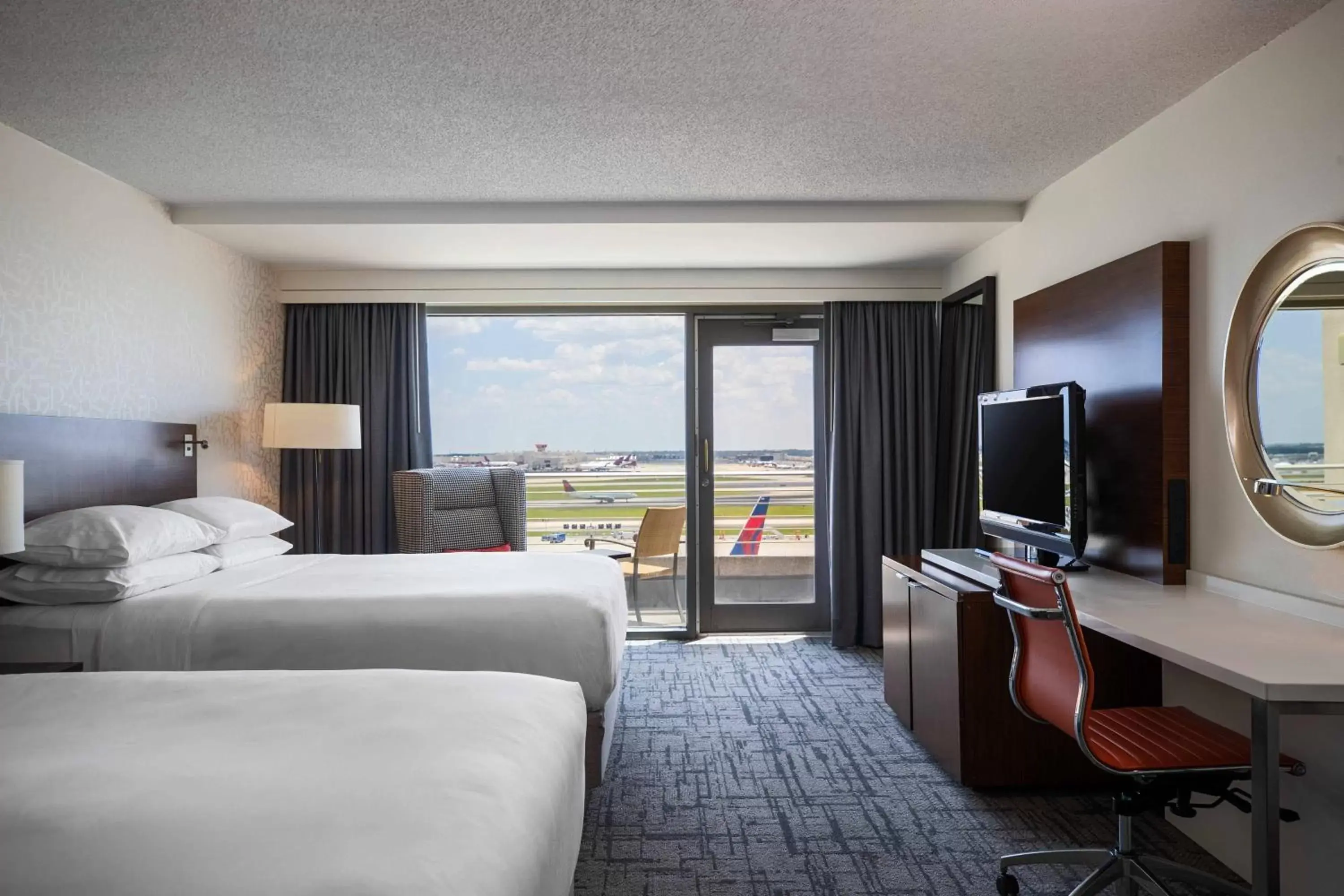 Runway View, Guest room, 2 Queen, Balcony in Renaissance Concourse Atlanta Airport Hotel