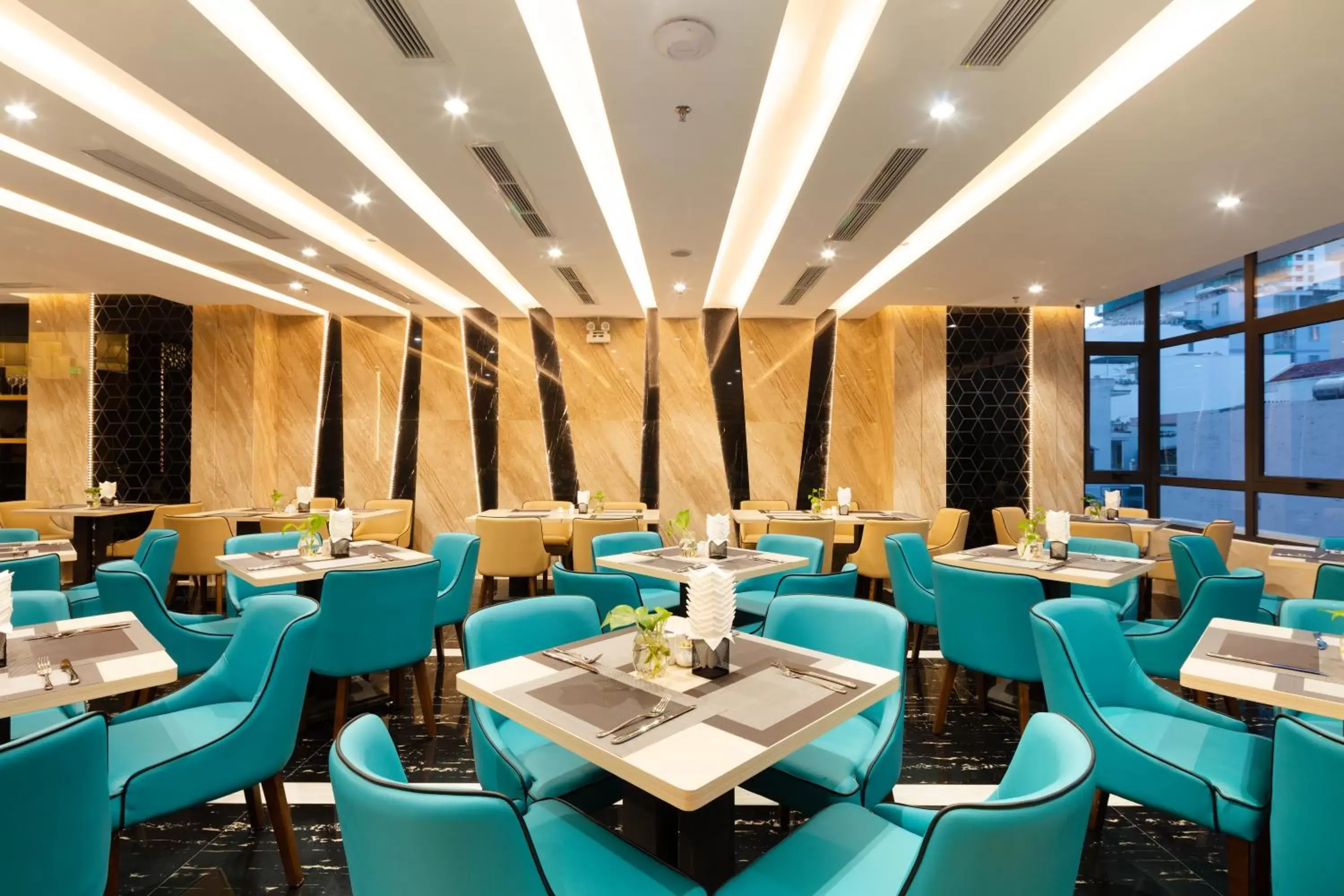 Restaurant/places to eat in VENTANA NHA TRANG HOTEL Restaurant/places to eat in VENTANA NHA TRANG HOTEL