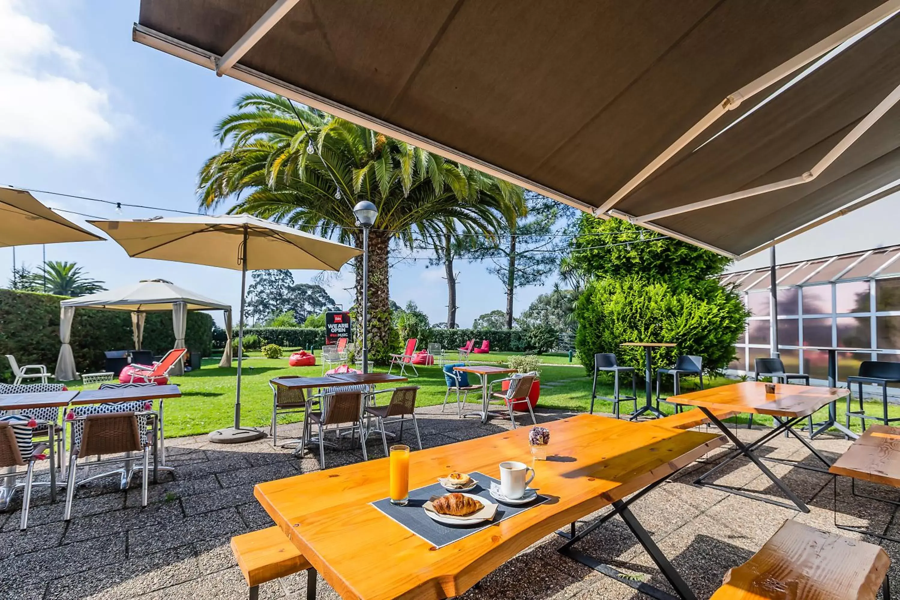 Garden, Restaurant/Places to Eat in Hotel ibis Porto Gaia