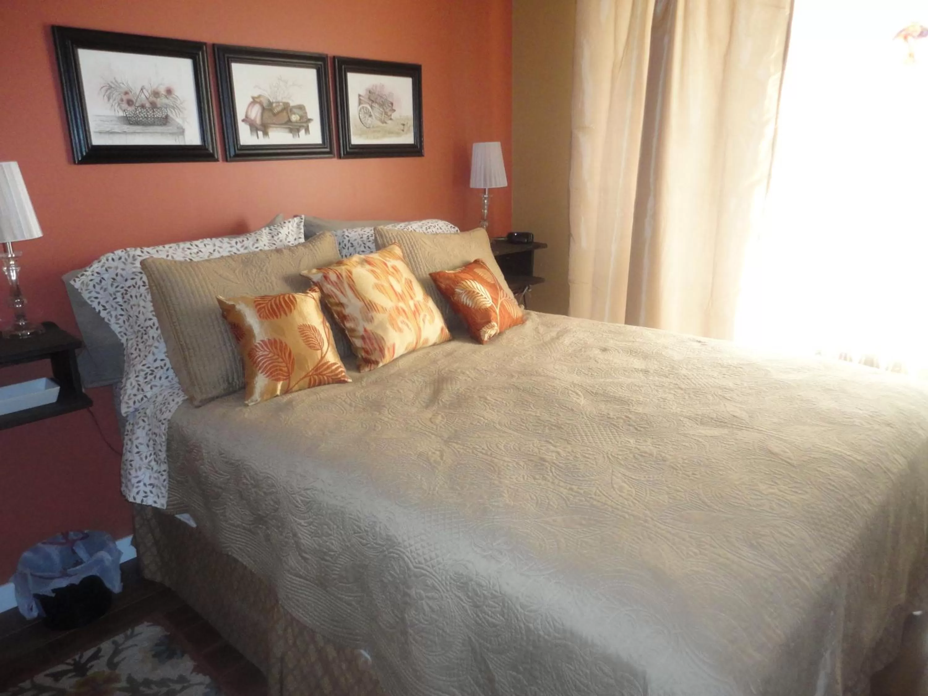 Bed in Vintage Merlot Bed and Breakfast