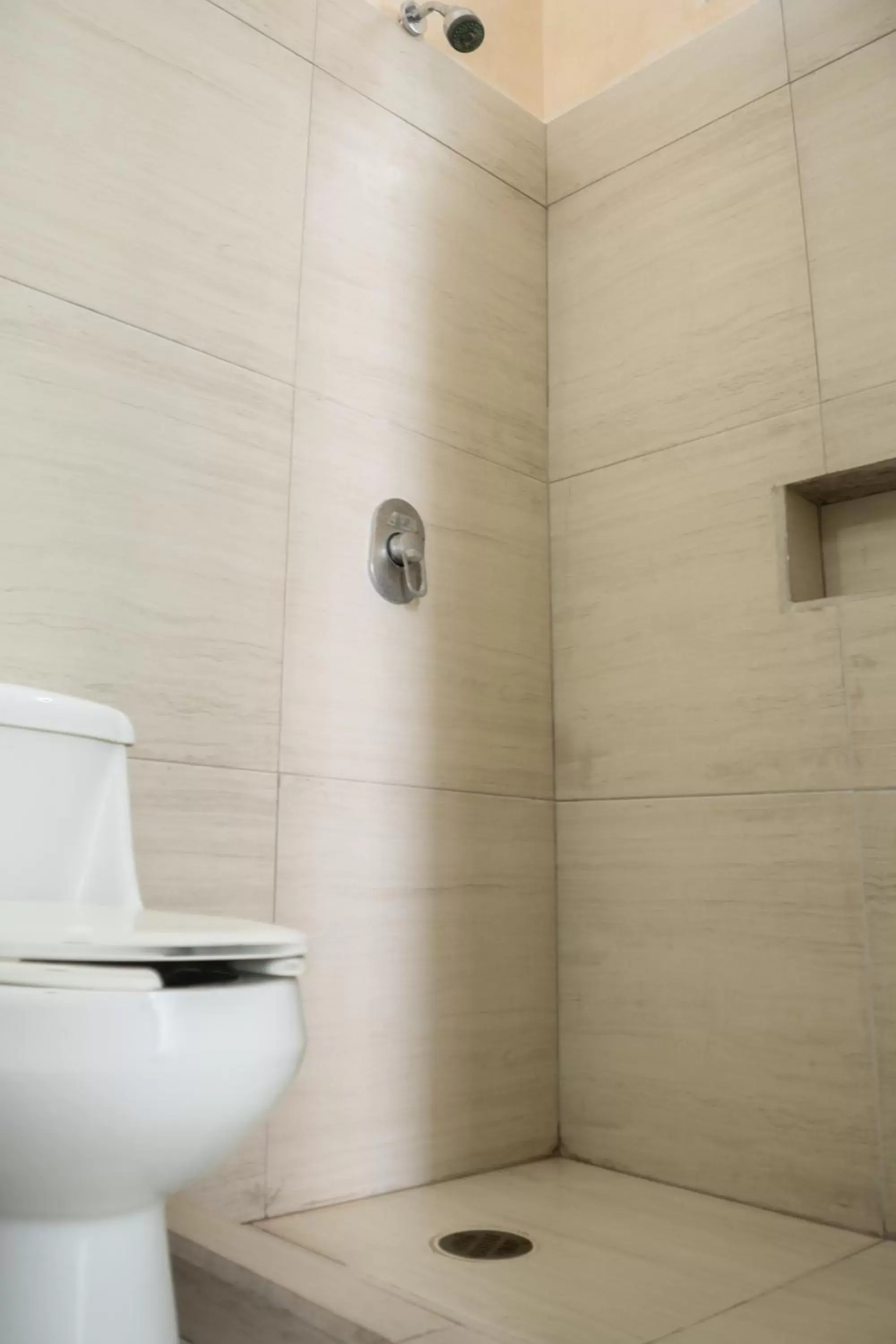 Shower, Bathroom in Hotel Paso del Mar