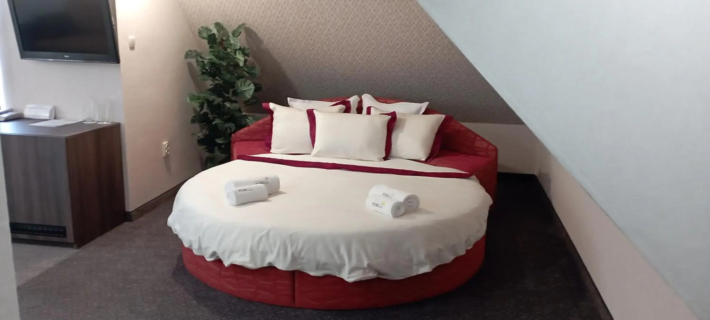 Bed in Vitoshko Lale Hotel