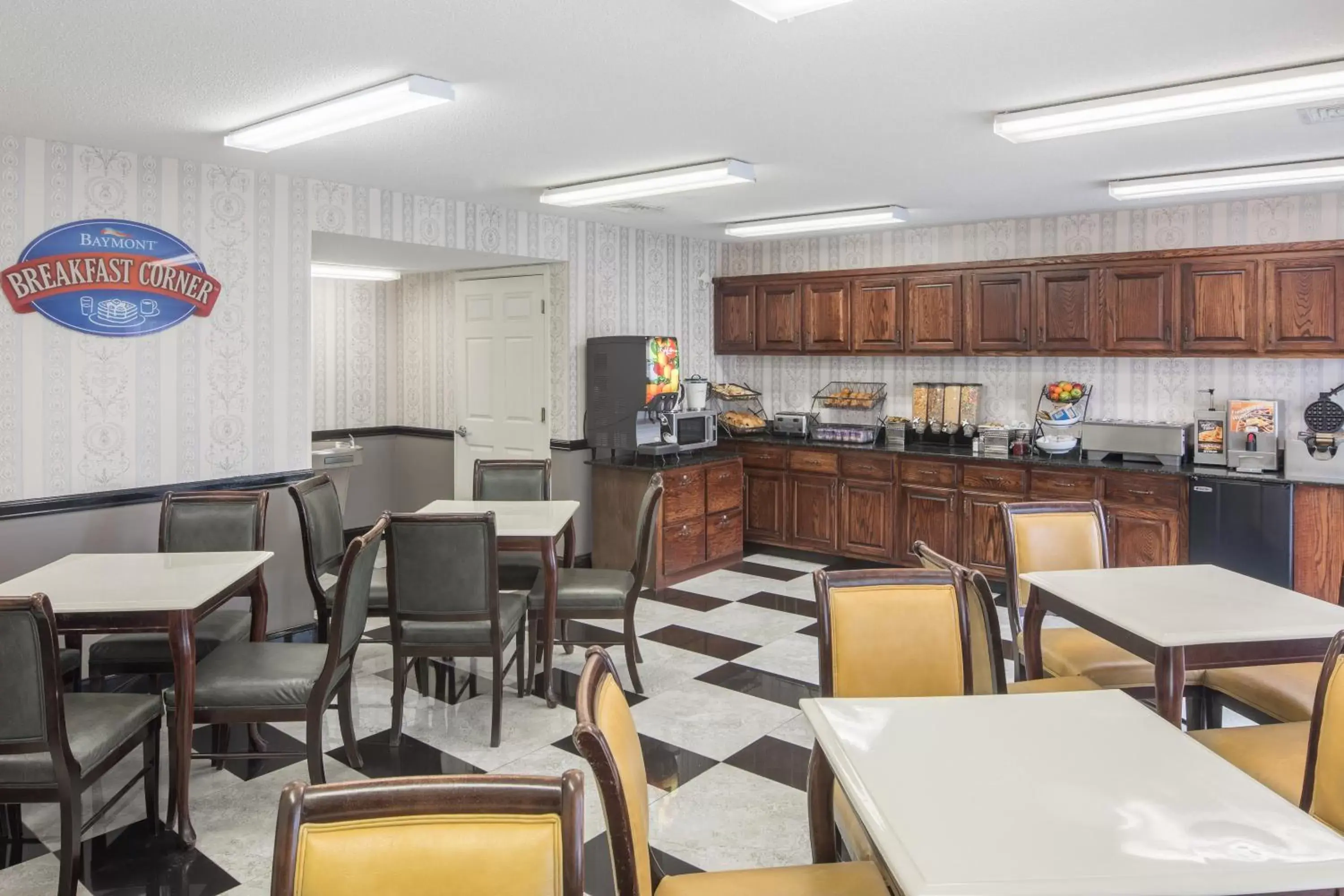 Continental breakfast, Restaurant/Places to Eat in Baymont by Wyndham Cleveland