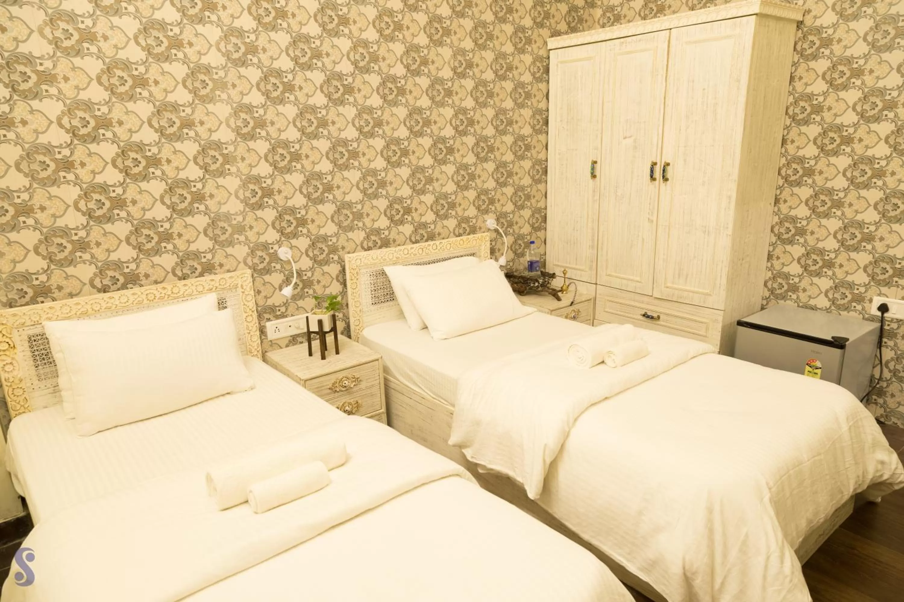 Bed in Safarnama Varanasi