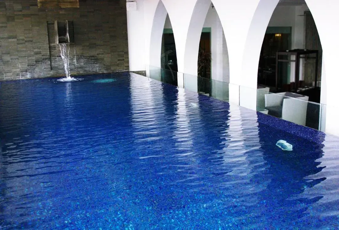 Swimming Pool in Akmani Hotel