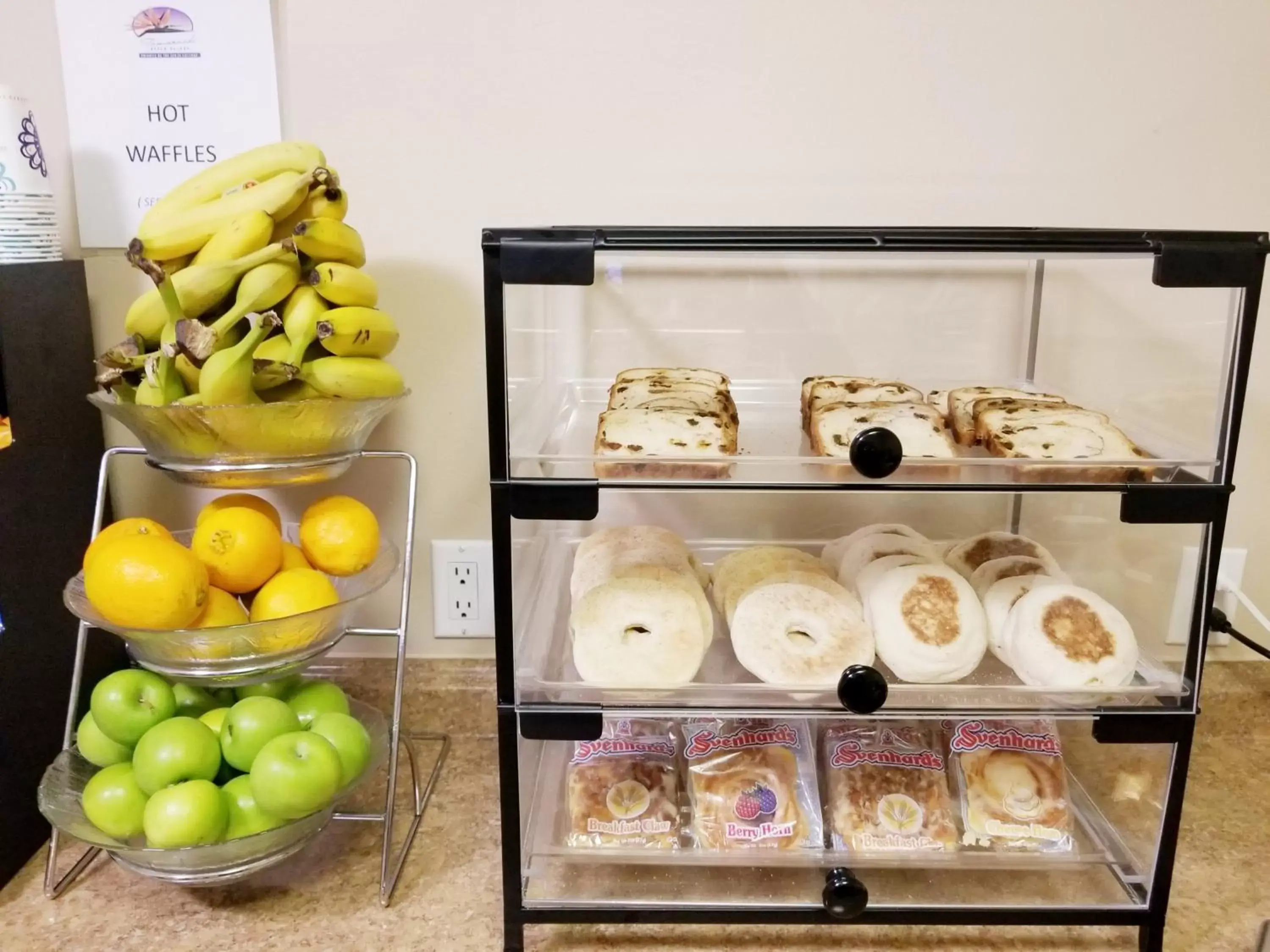 Breakfast in Tamarack Beach Hotel Breakfast in Tamarack Beach Hotel