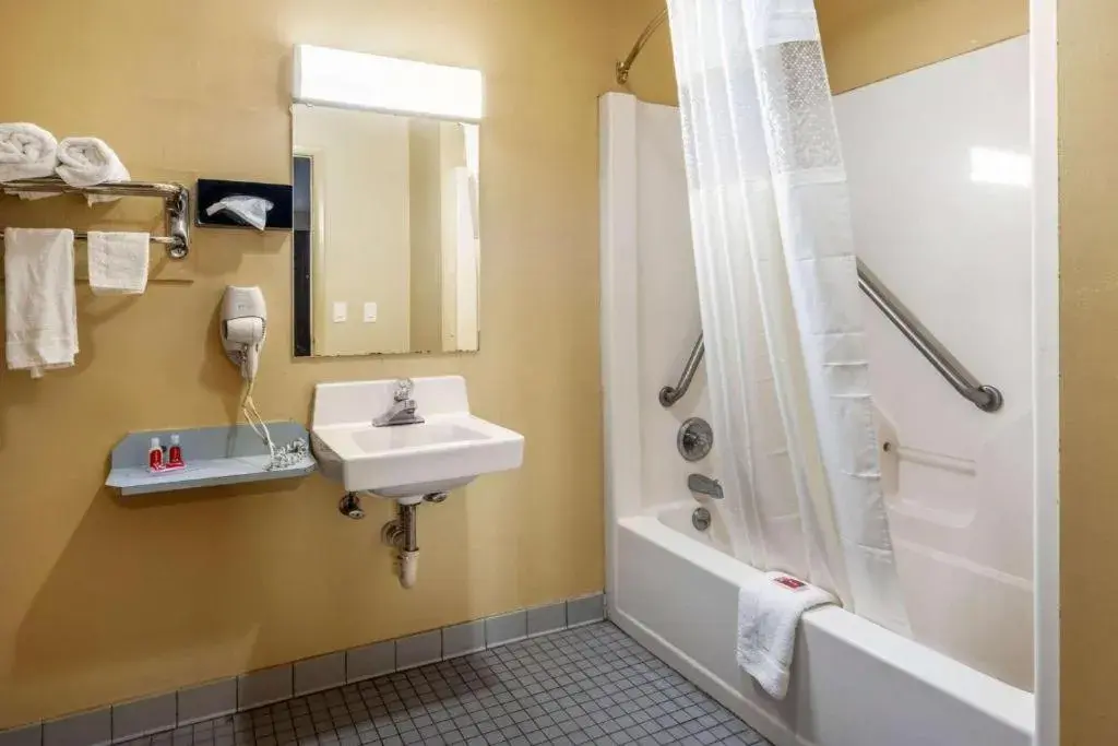 Bathroom in Econo Lodge Inn Suites