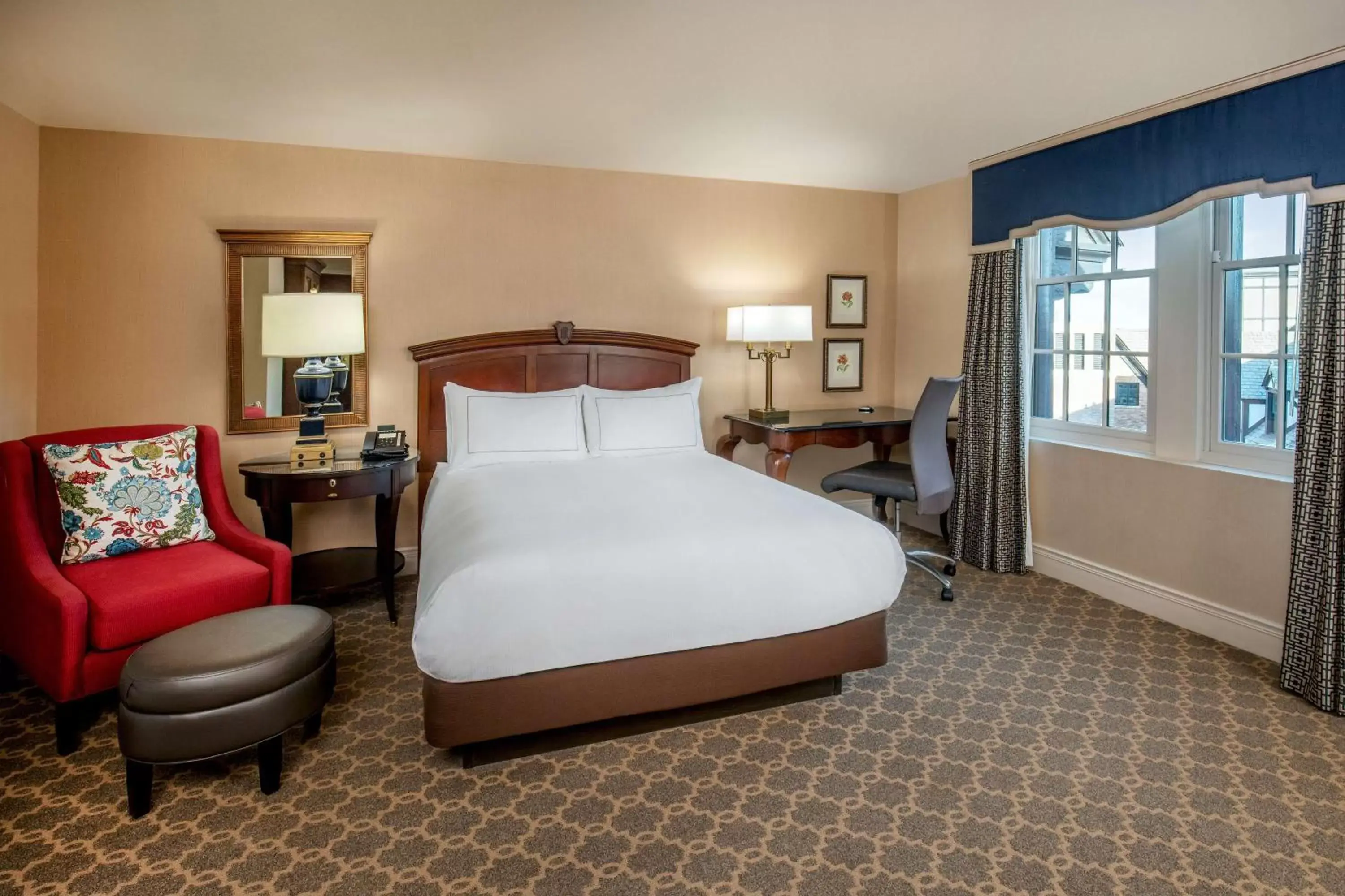 Bed in Hotel Roanoke & Conference Center, Curio Collection by Hilton