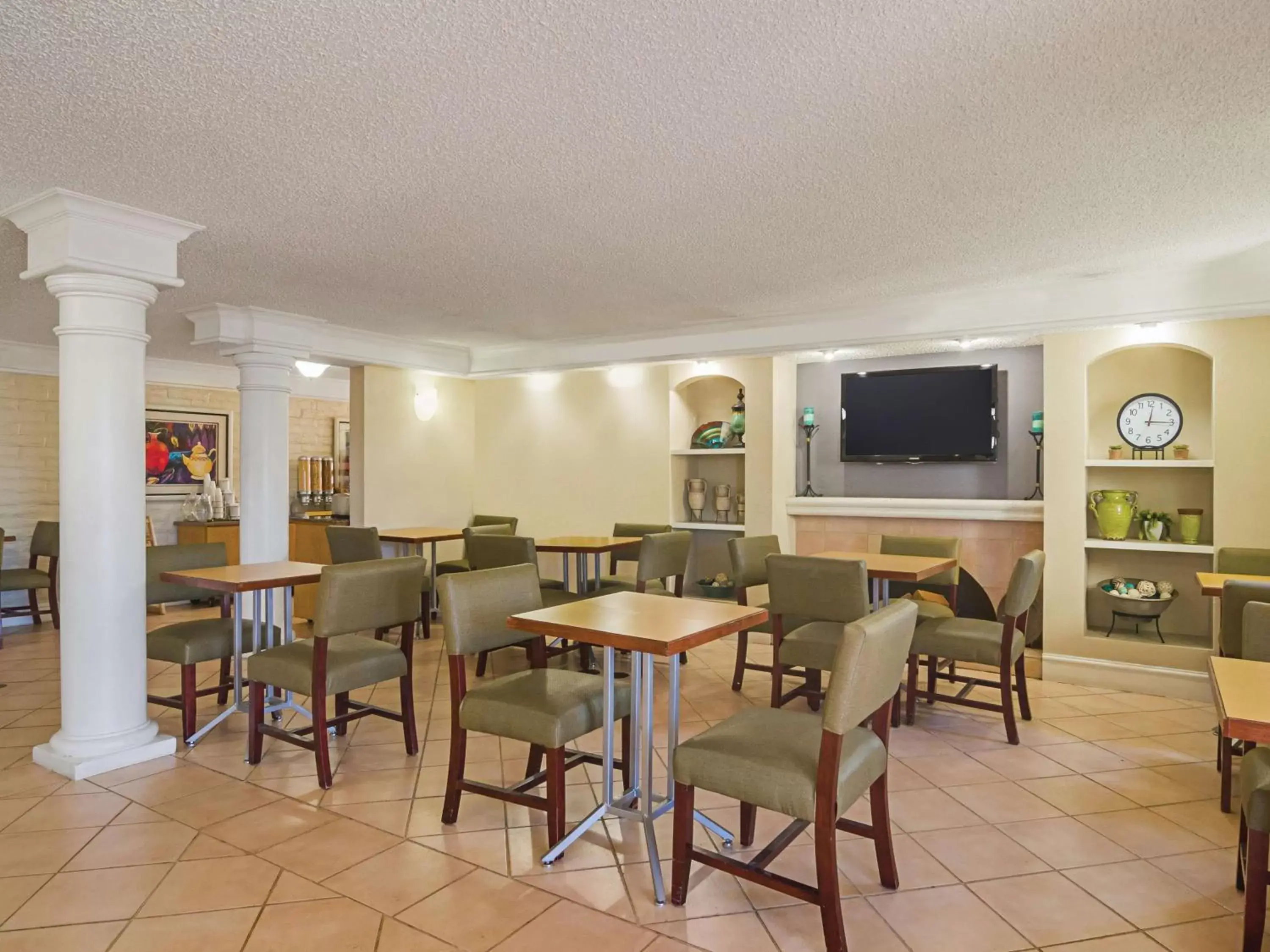 Restaurant/Places to Eat in La Quinta Inn by Wyndham Denver Northglenn