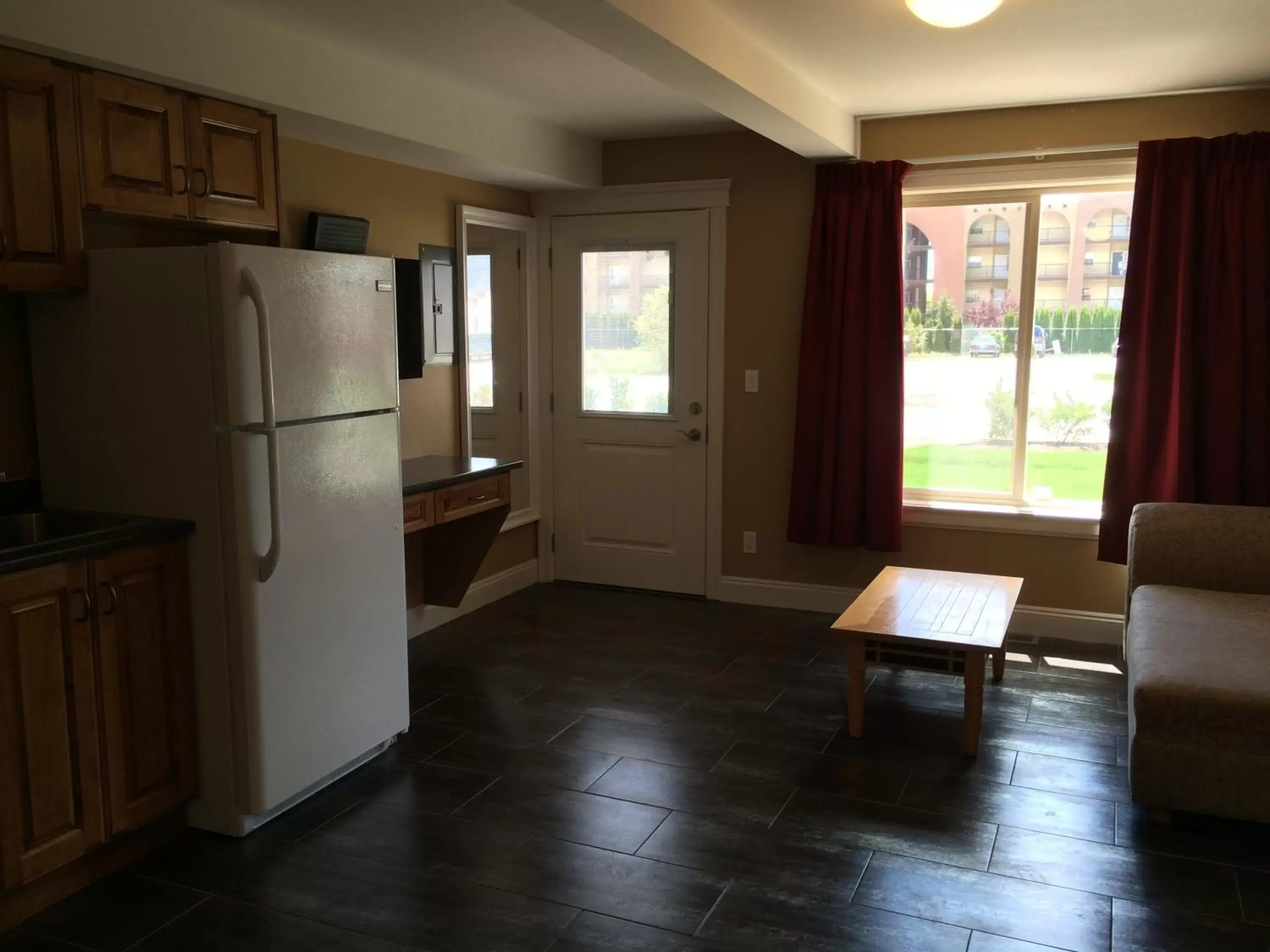 Photo of the whole room, Kitchen/Kitchenette in Sahara Suites