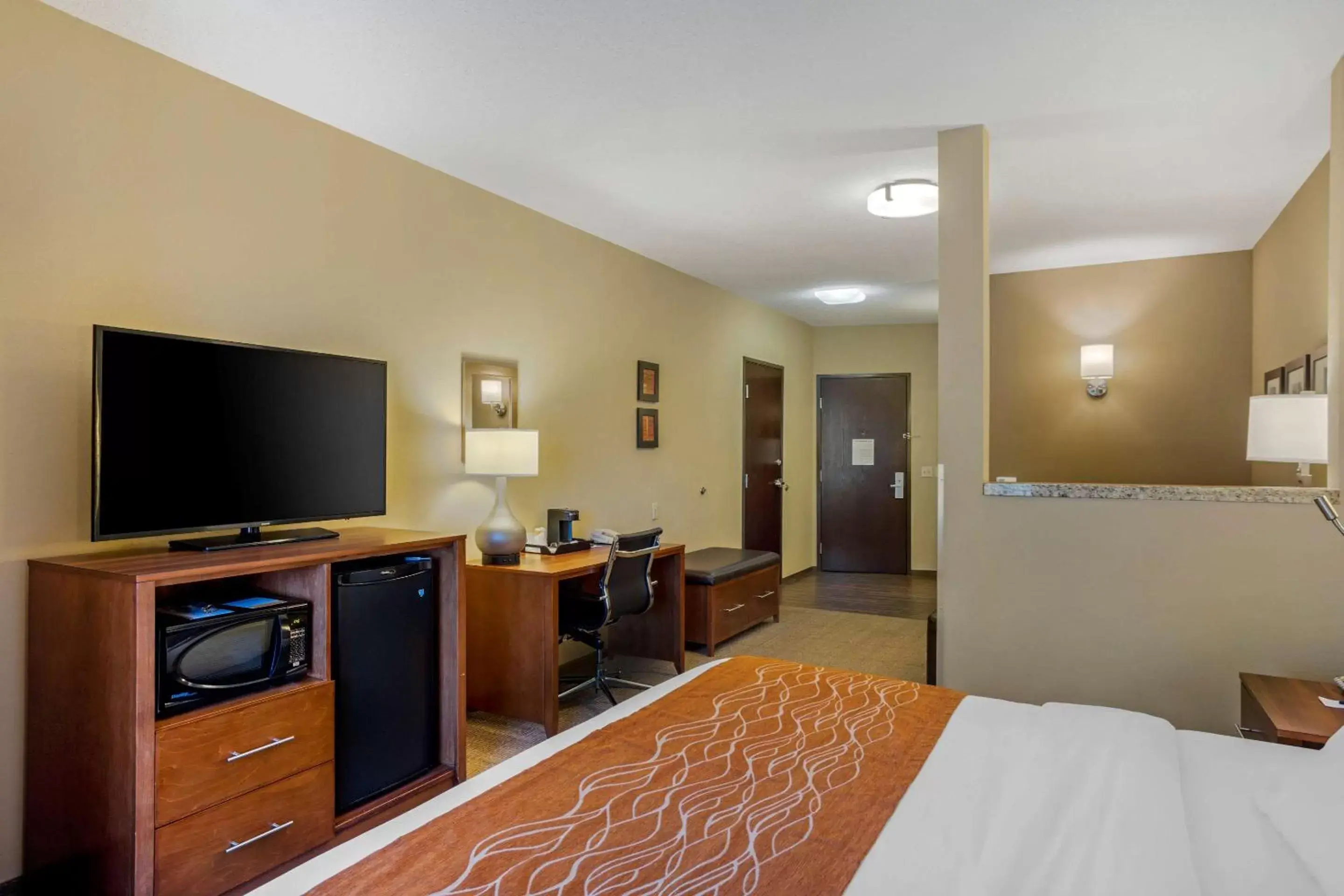 Bedroom, TV/Entertainment Center in Comfort Inn & Suites Sayre