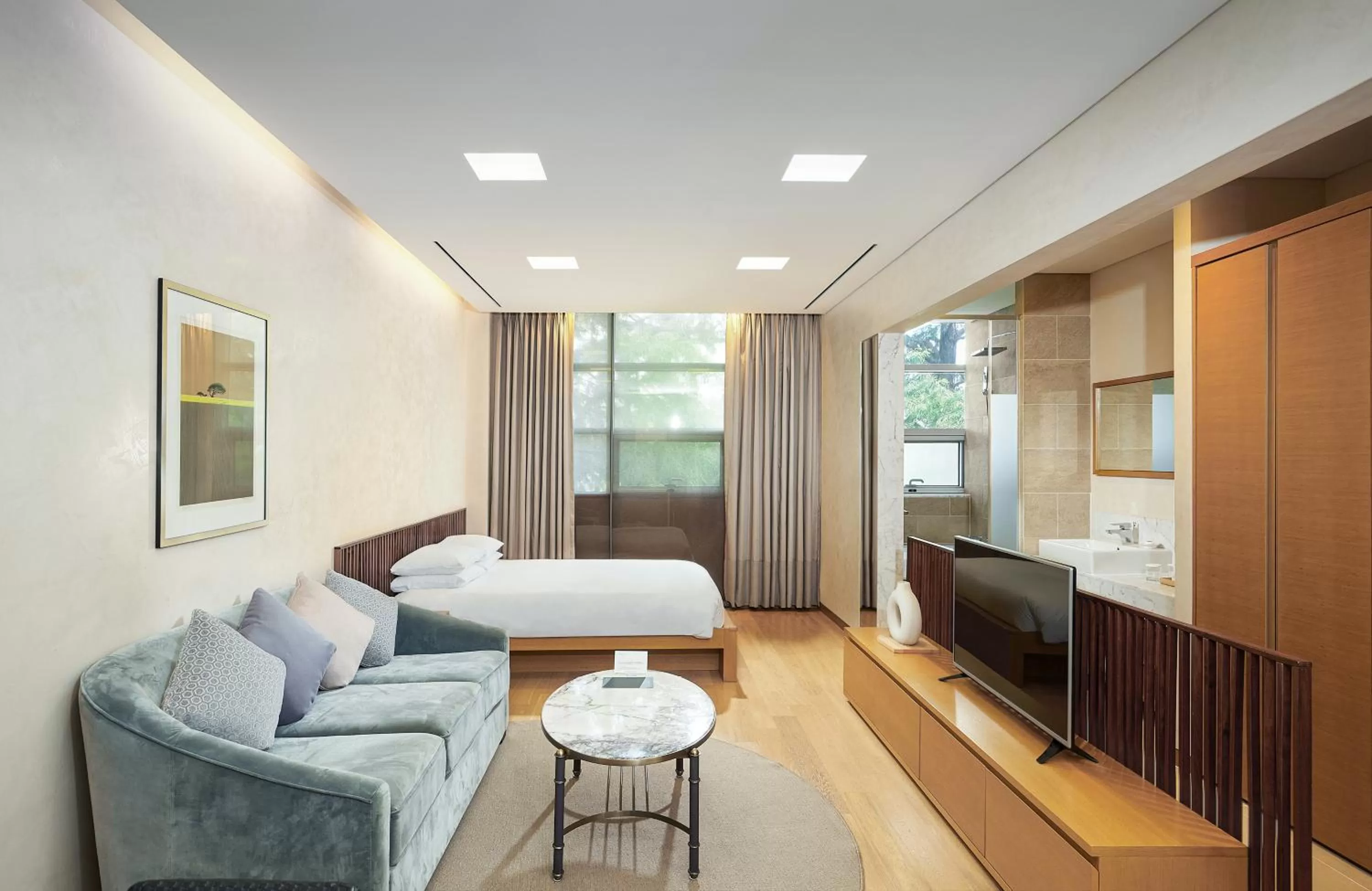 Photo of the whole room, Bed in Mayfield Hotel Seoul