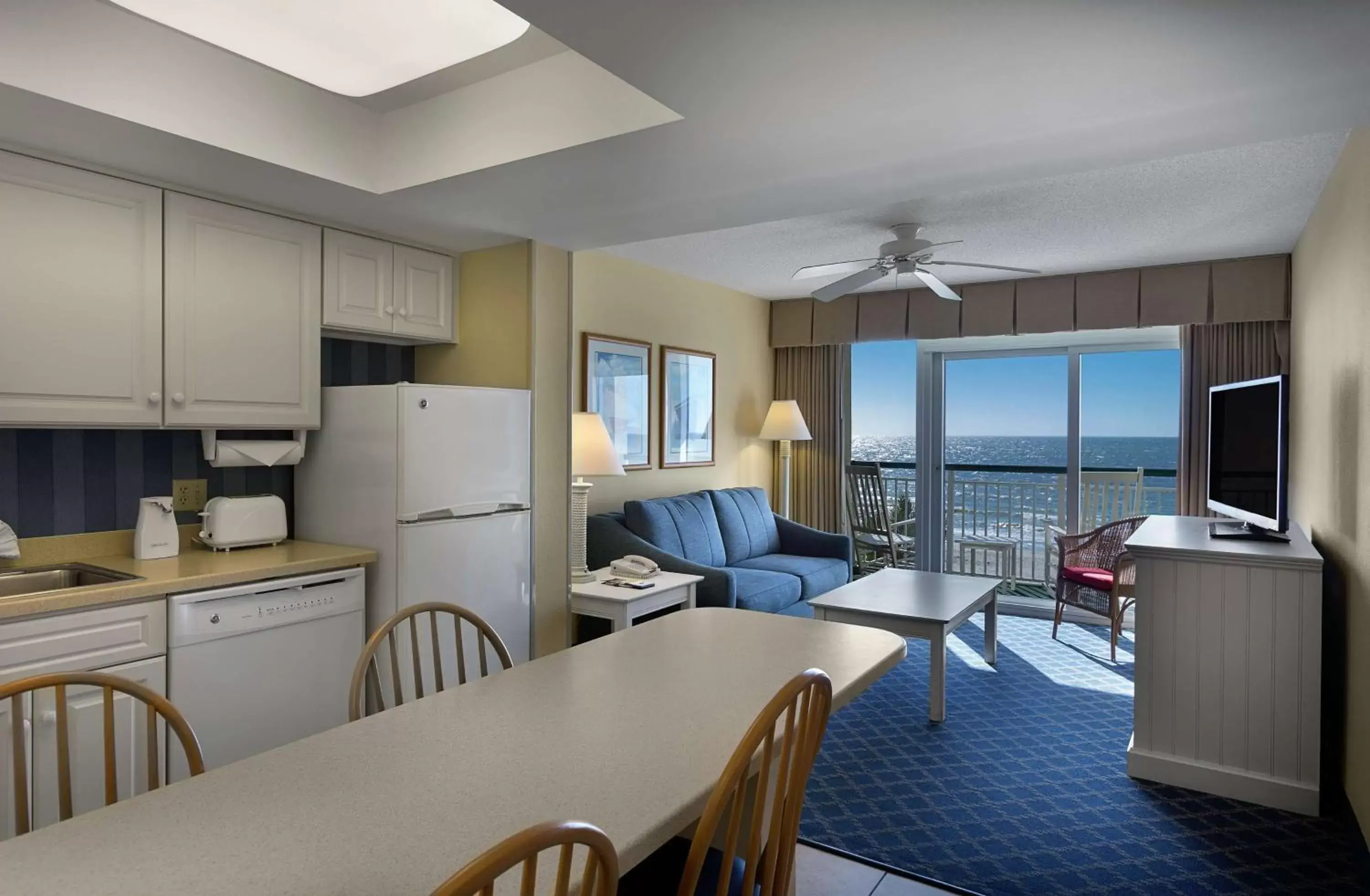 Living room, Dining Area in Hampton Inn & Suites Myrtle Beach Oceanfront
