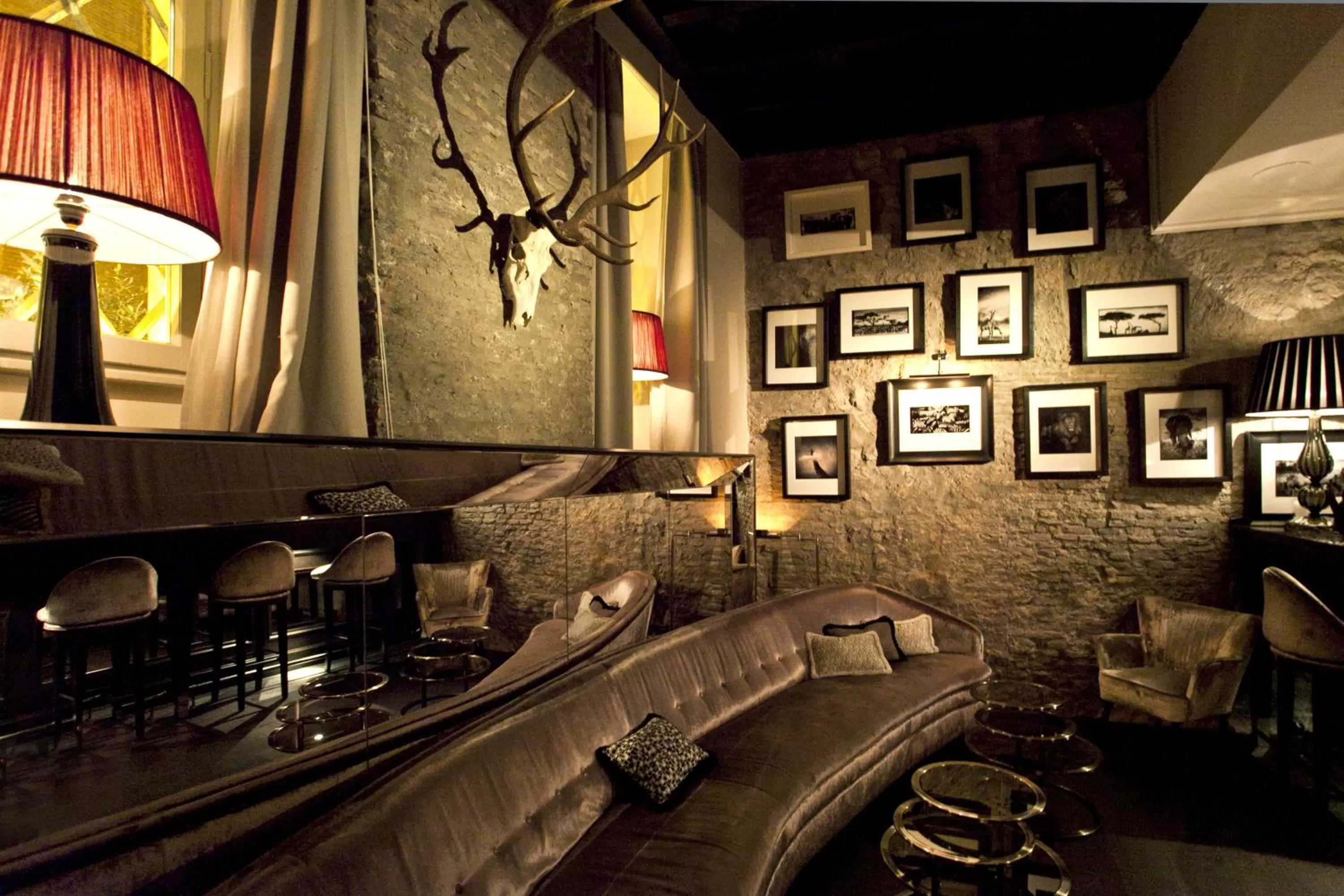 Lounge or bar in DOM Hotel Roma - Preferred Hotels & Resorts