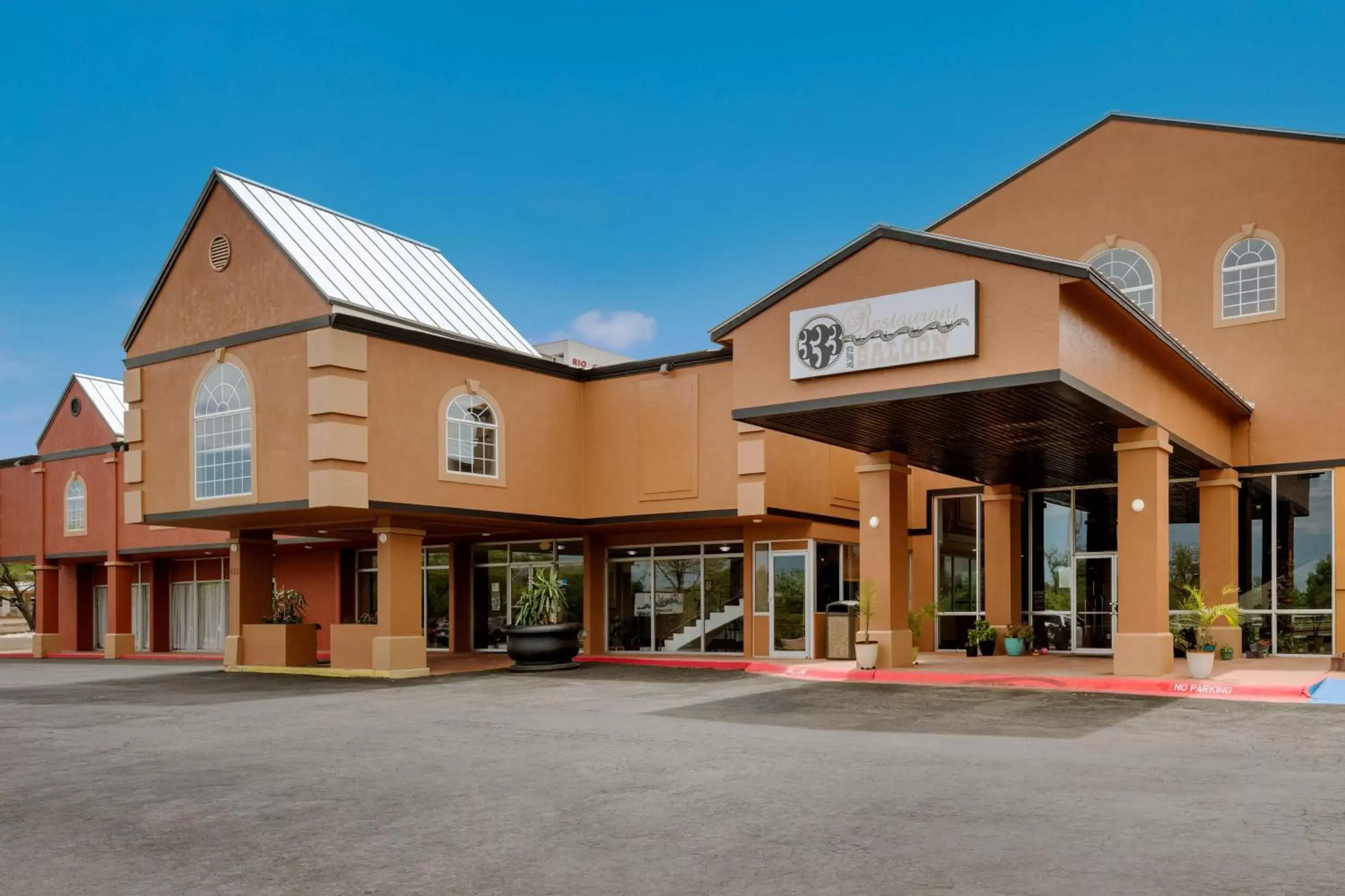 Property Building in Pearl on the Concho SureStay Collection by Best Western