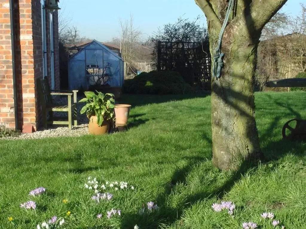 Property building, Garden in Field Farm Cottage B&B