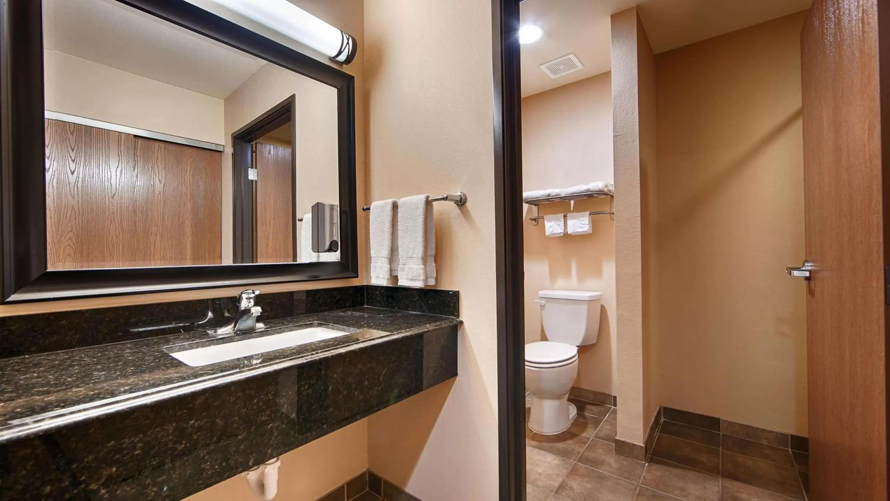 Photo of the whole room, Bathroom in Best Western Plus Goliad Inn & Suites