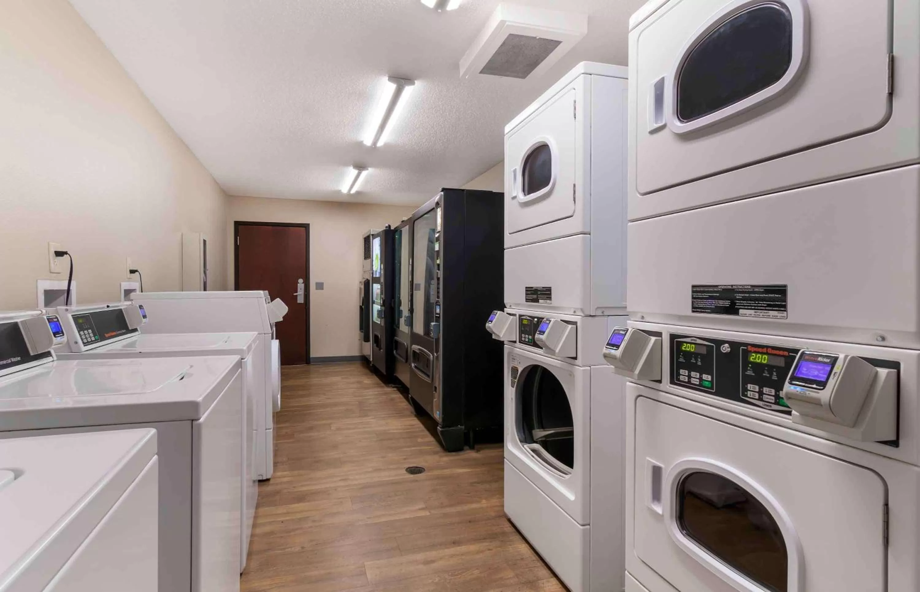 Property building in Extended Stay America Suites - Kansas City - Overland Park - Quivira Rd