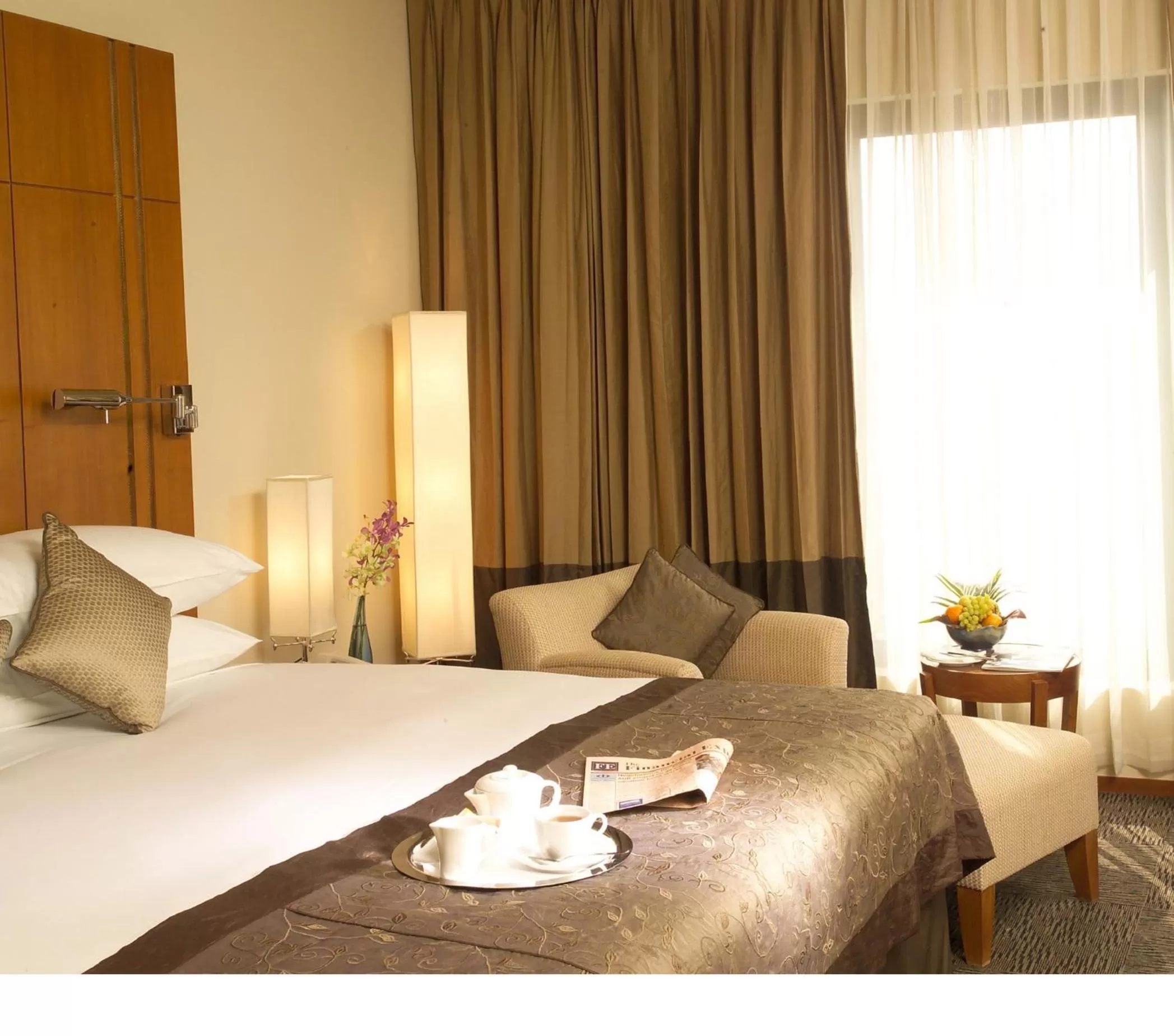 Seating area, Bed in Radisson Blu Dhaka Water Garden