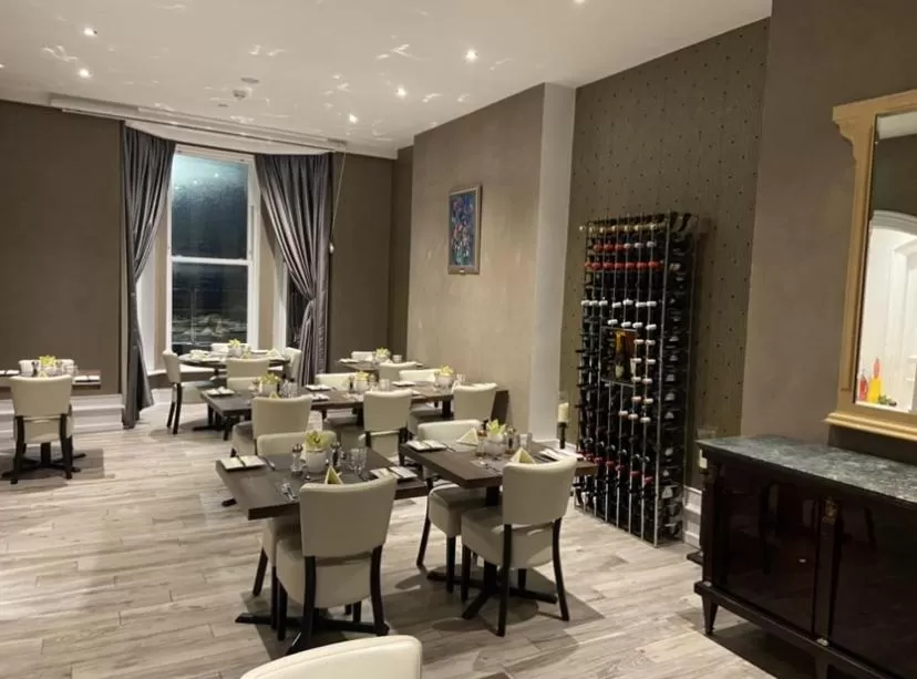 Restaurant/places to eat in Halvard Hotel