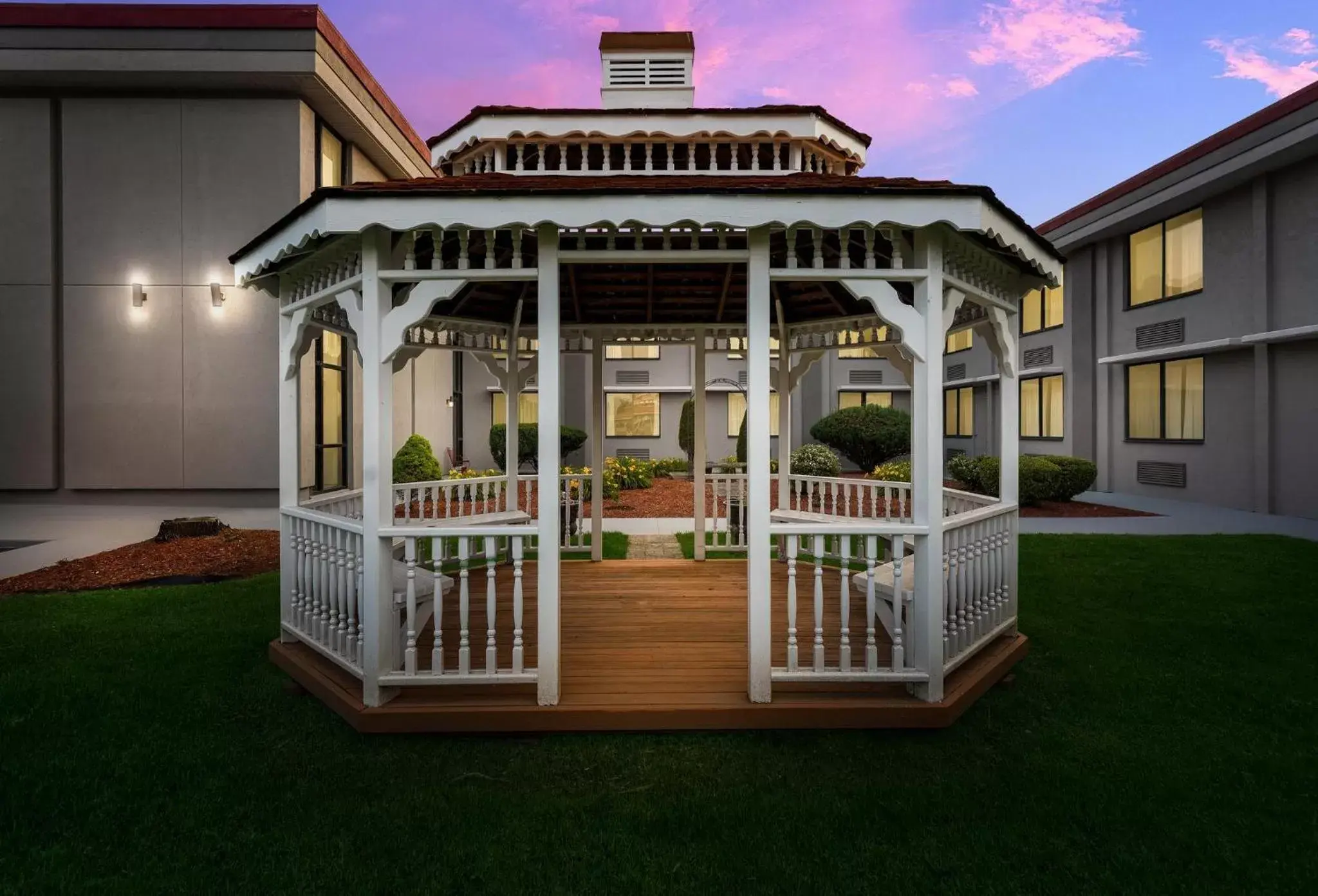 Garden, Property Building in Red Roof Inn Painted Post