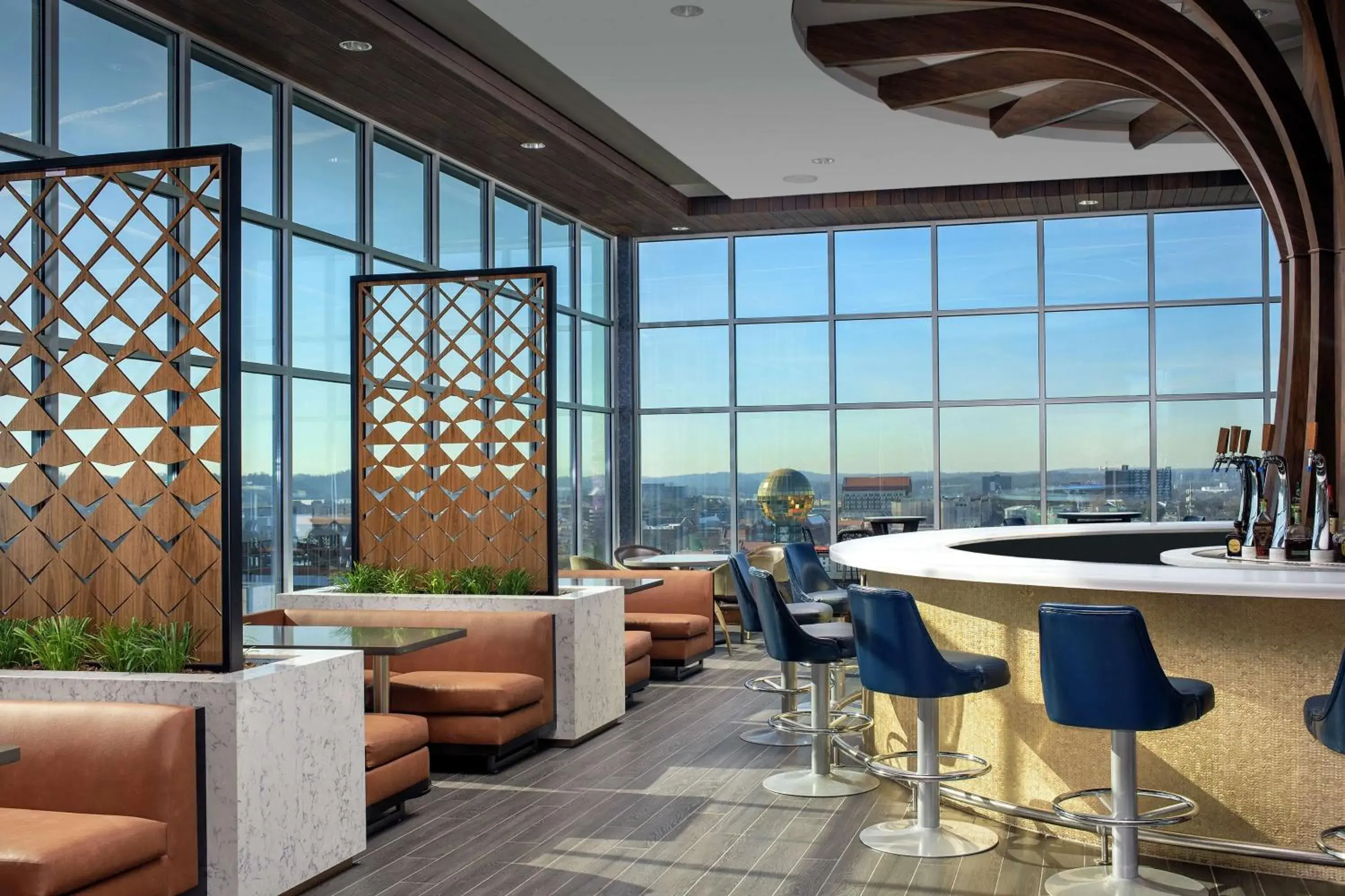 Lounge or bar in Embassy Suites By Hilton Knoxville Downtown