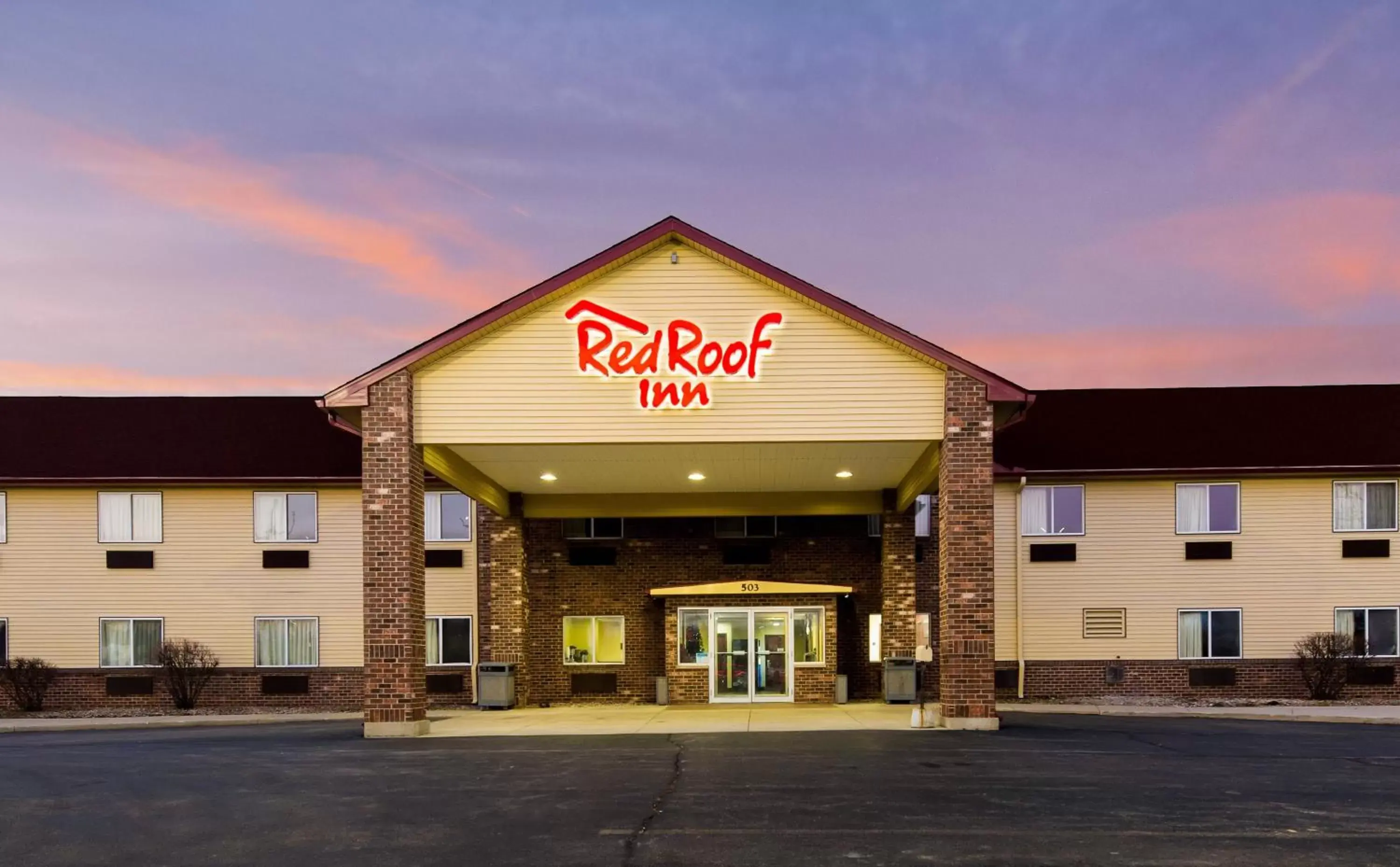 Facade/Entrance in Red Roof Inn Auburn