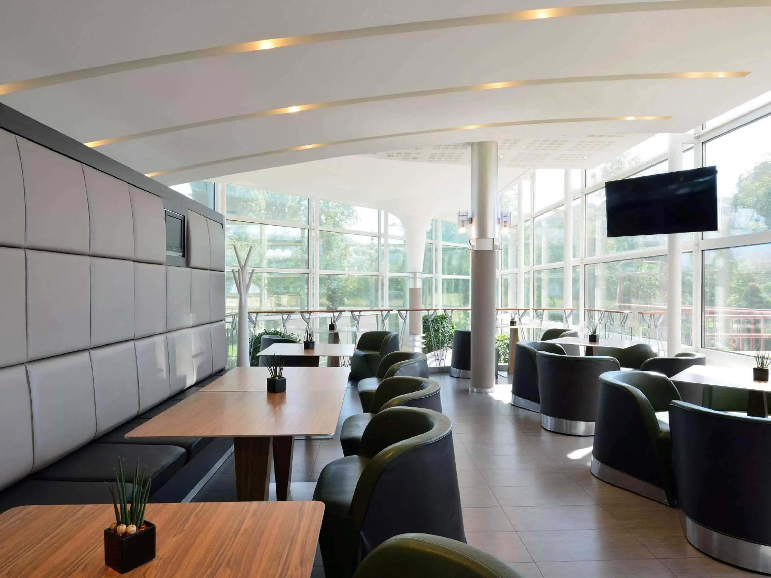 Lounge or bar in Novotel Budapest City