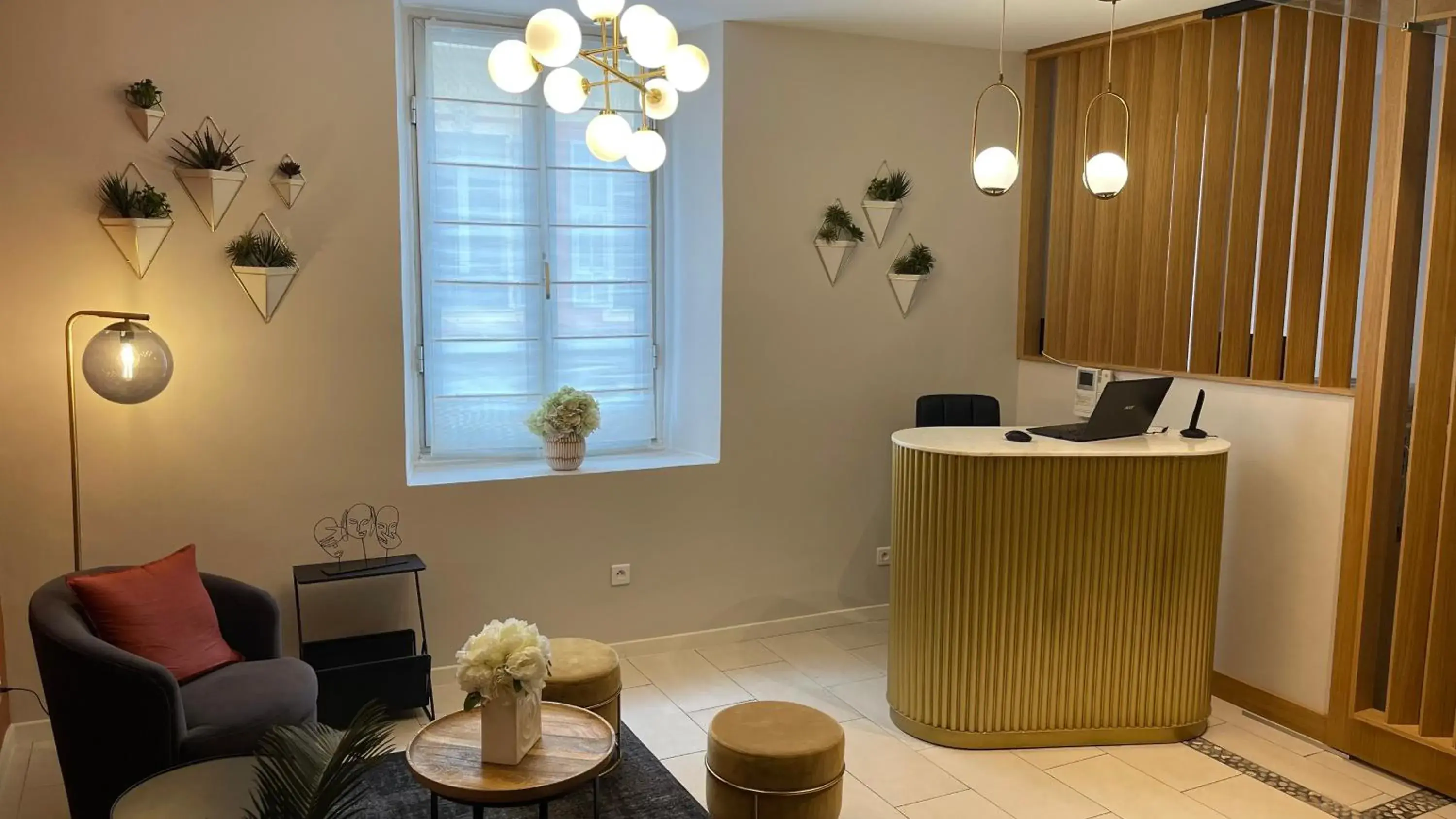 Lobby or reception in Hôtel Le Seize, Nice Centre Lobby or reception in Hôtel Le Seize, Nice Centre