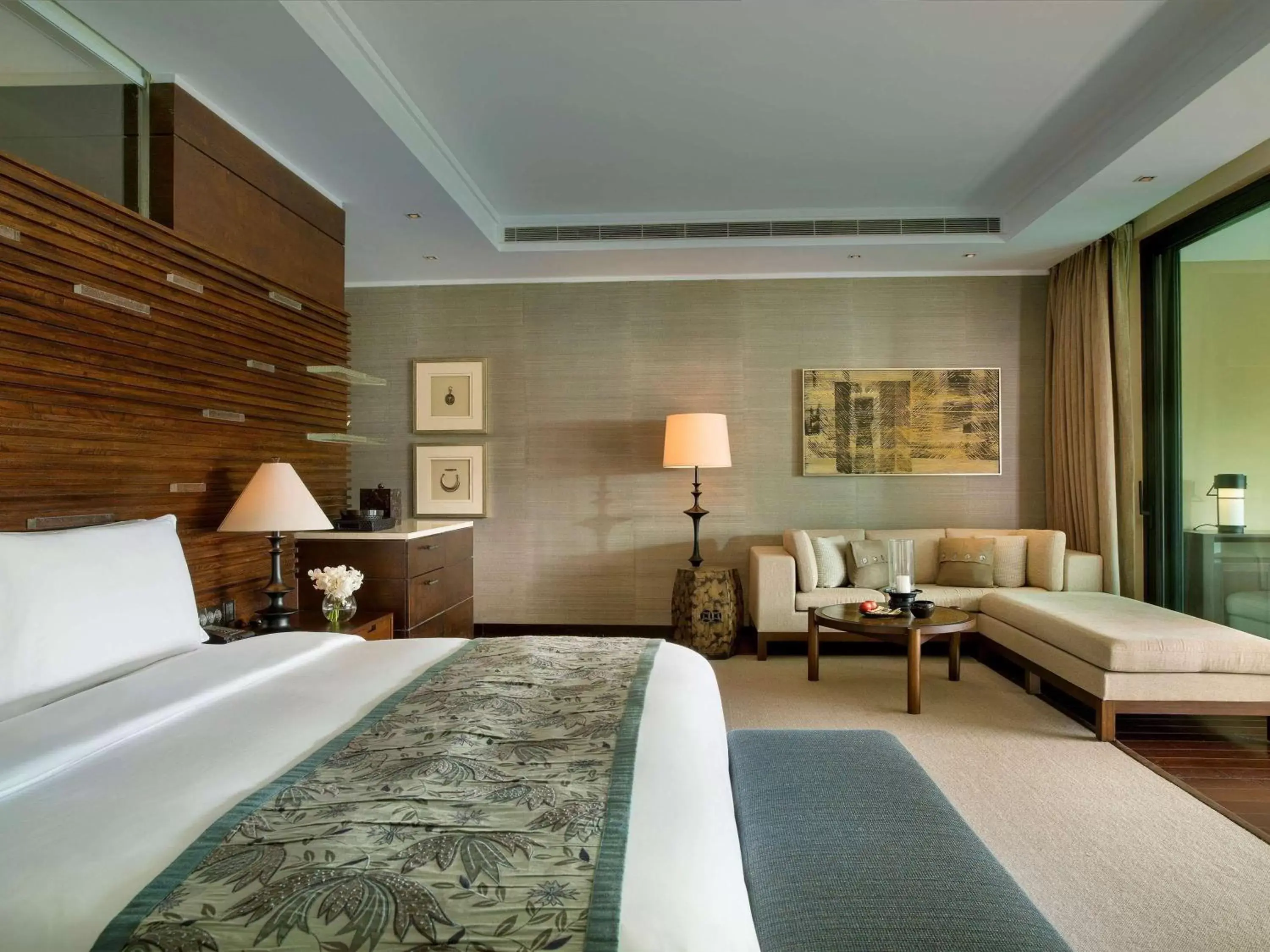 Photo of the whole room, Bed in Raffles Hainan Clear Water Bay