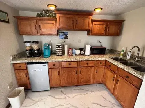 Breakfast in Americas Best Value Inn - Edna Breakfast in Americas Best Value Inn - Edna