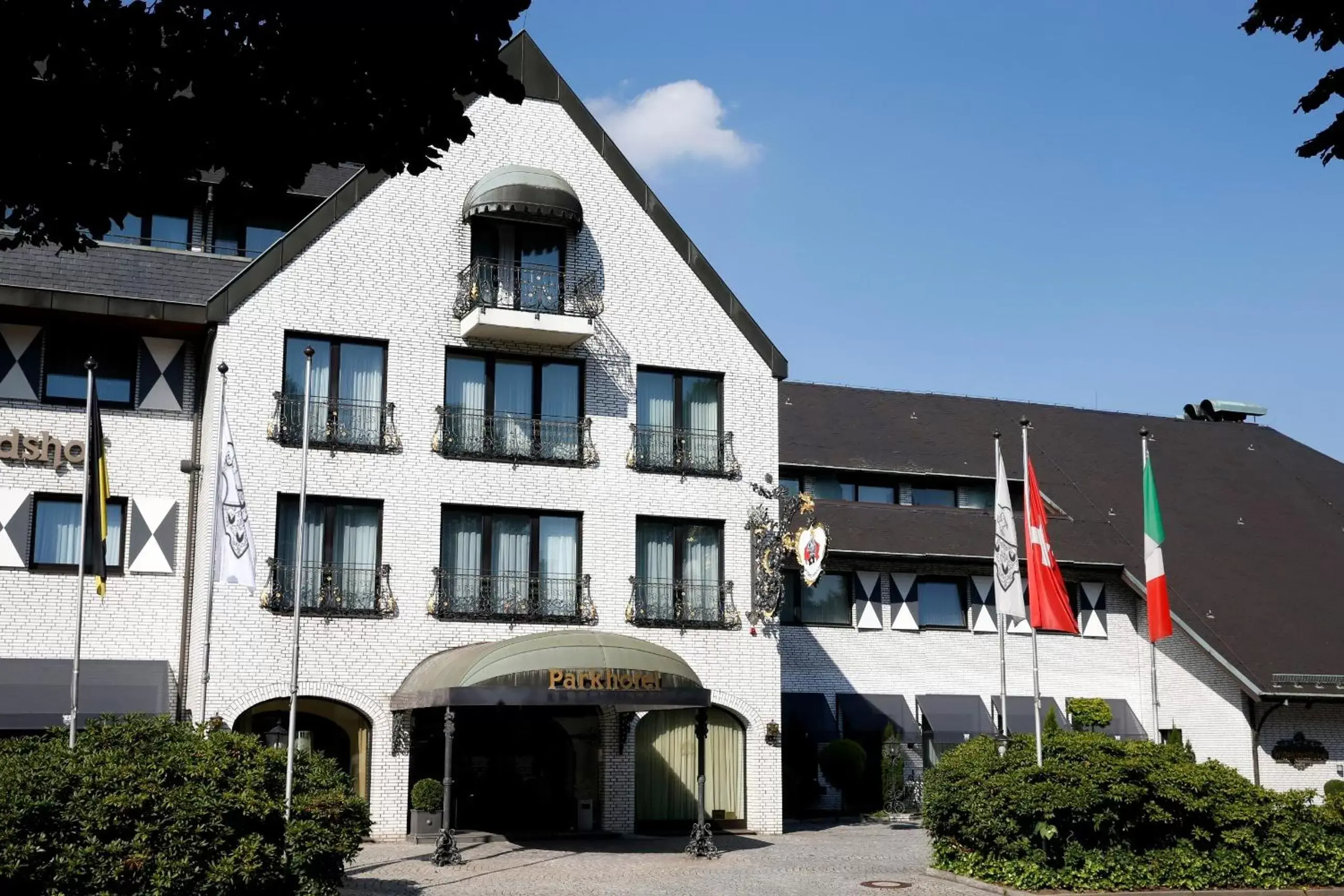 Facade/entrance, Property Building in Parkhotel Wittekindshof